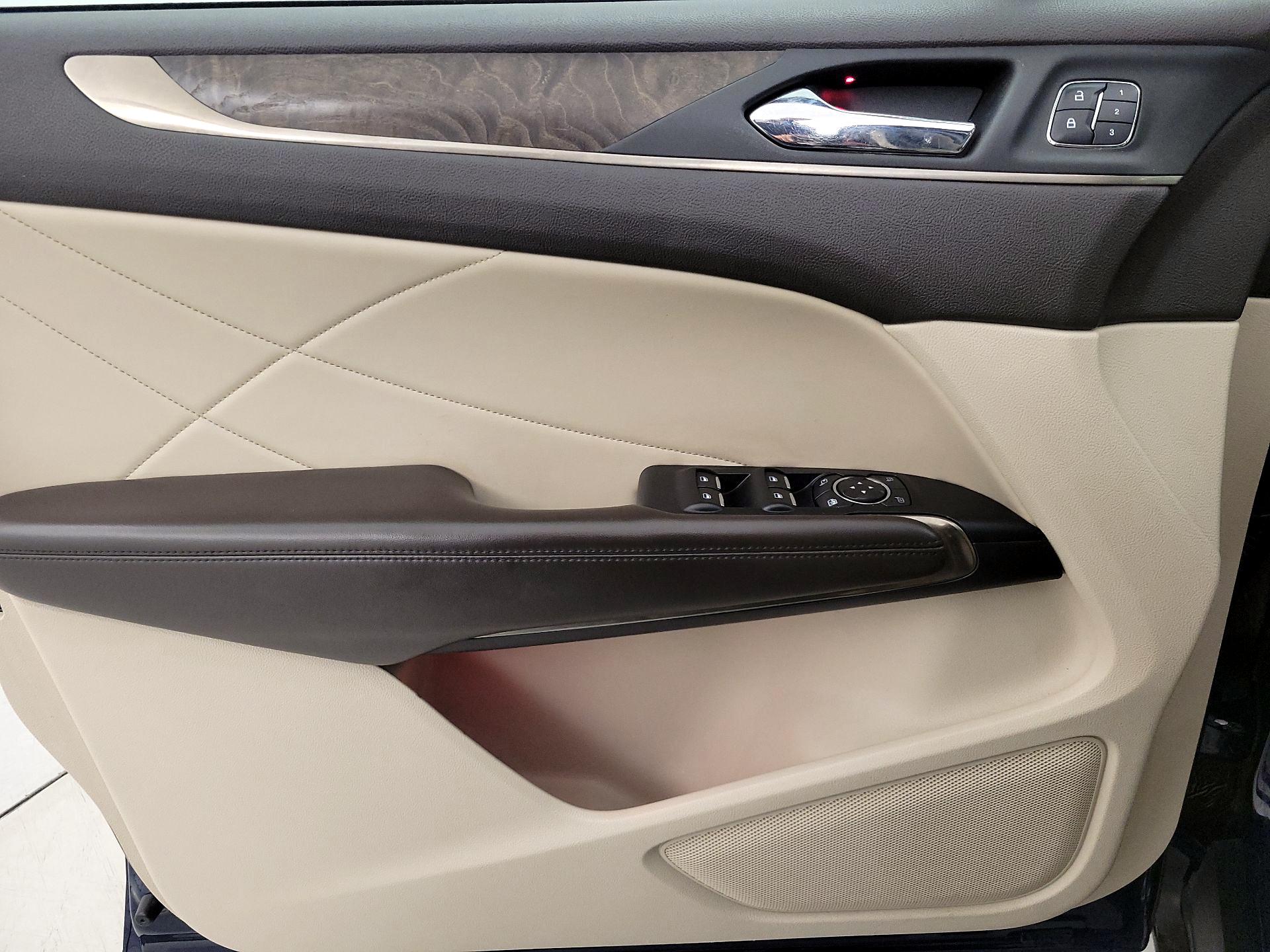 Thumbnail: 2018 Lincoln MKC - 12