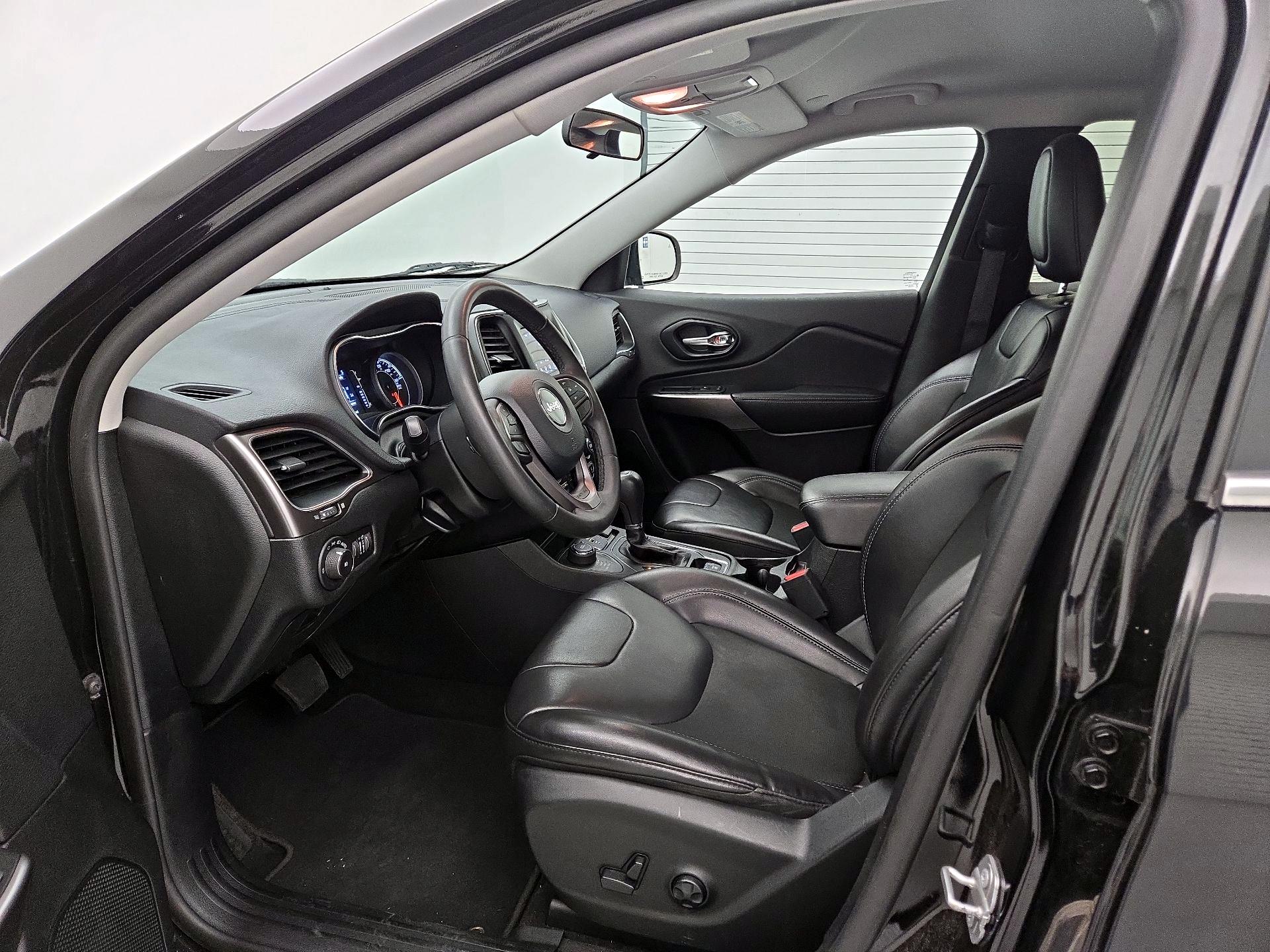 Thumbnail: 2020 Jeep Cherokee - 11
