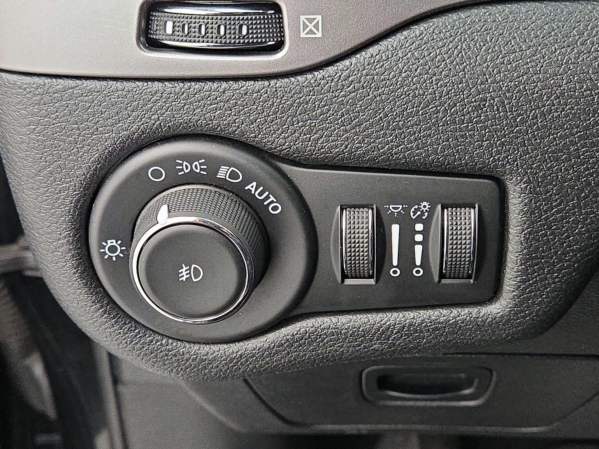 Thumbnail: 2020 Jeep Cherokee - 13