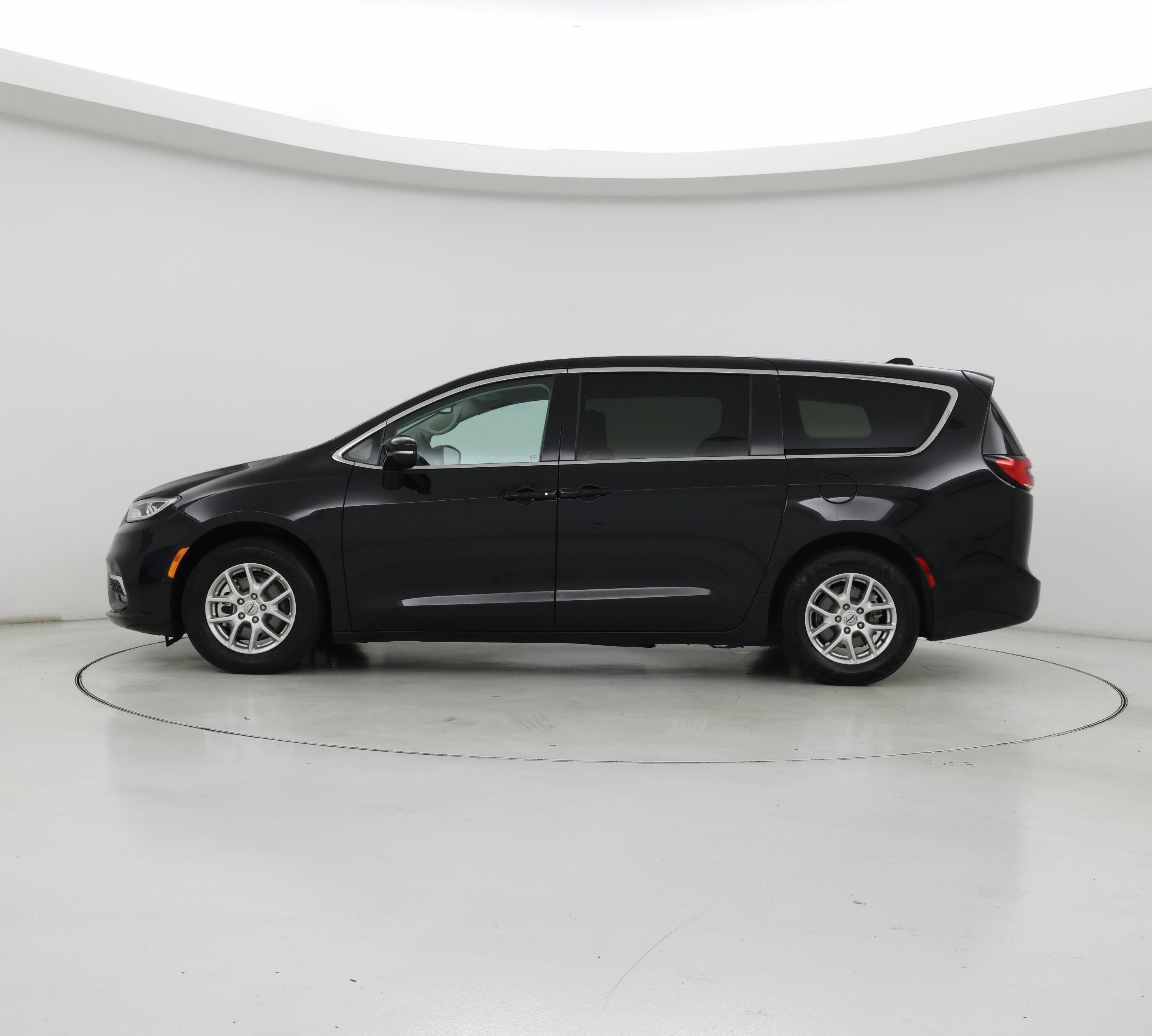 Thumbnail: 2024 Chrysler Pacifica - 3