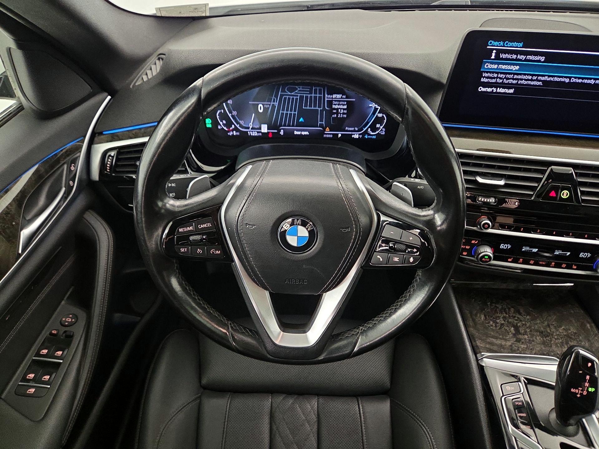 Thumbnail: 2021 BMW 5 Series - 10