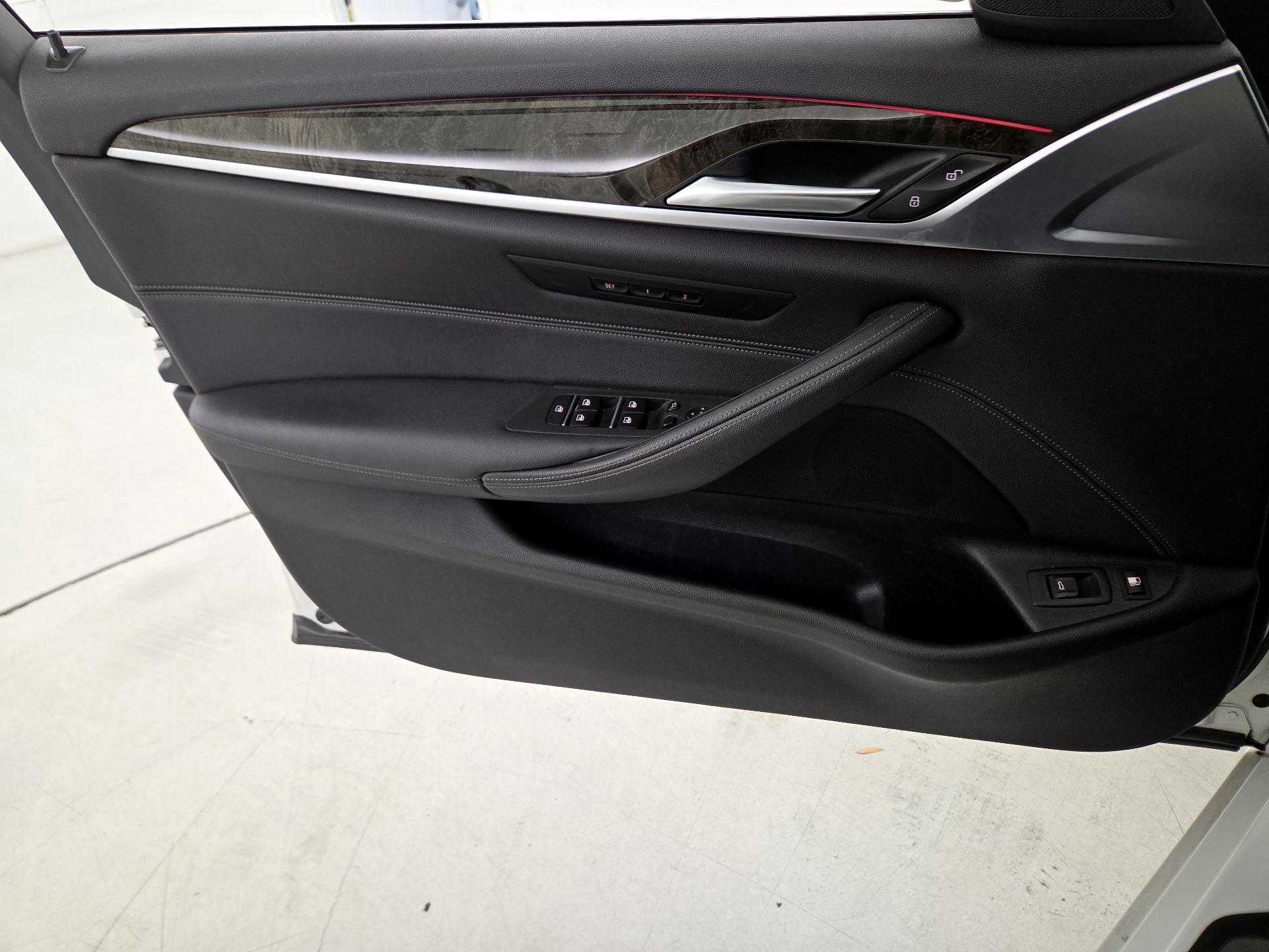 Thumbnail: 2021 BMW 5 Series - 12