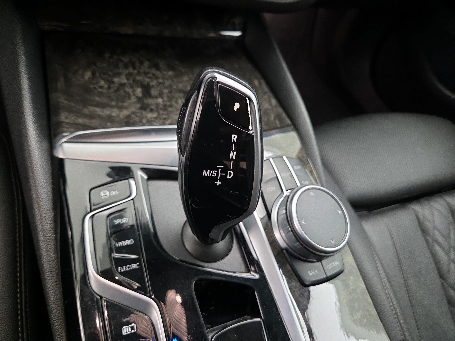 Thumbnail: 2021 BMW 5 Series - 18