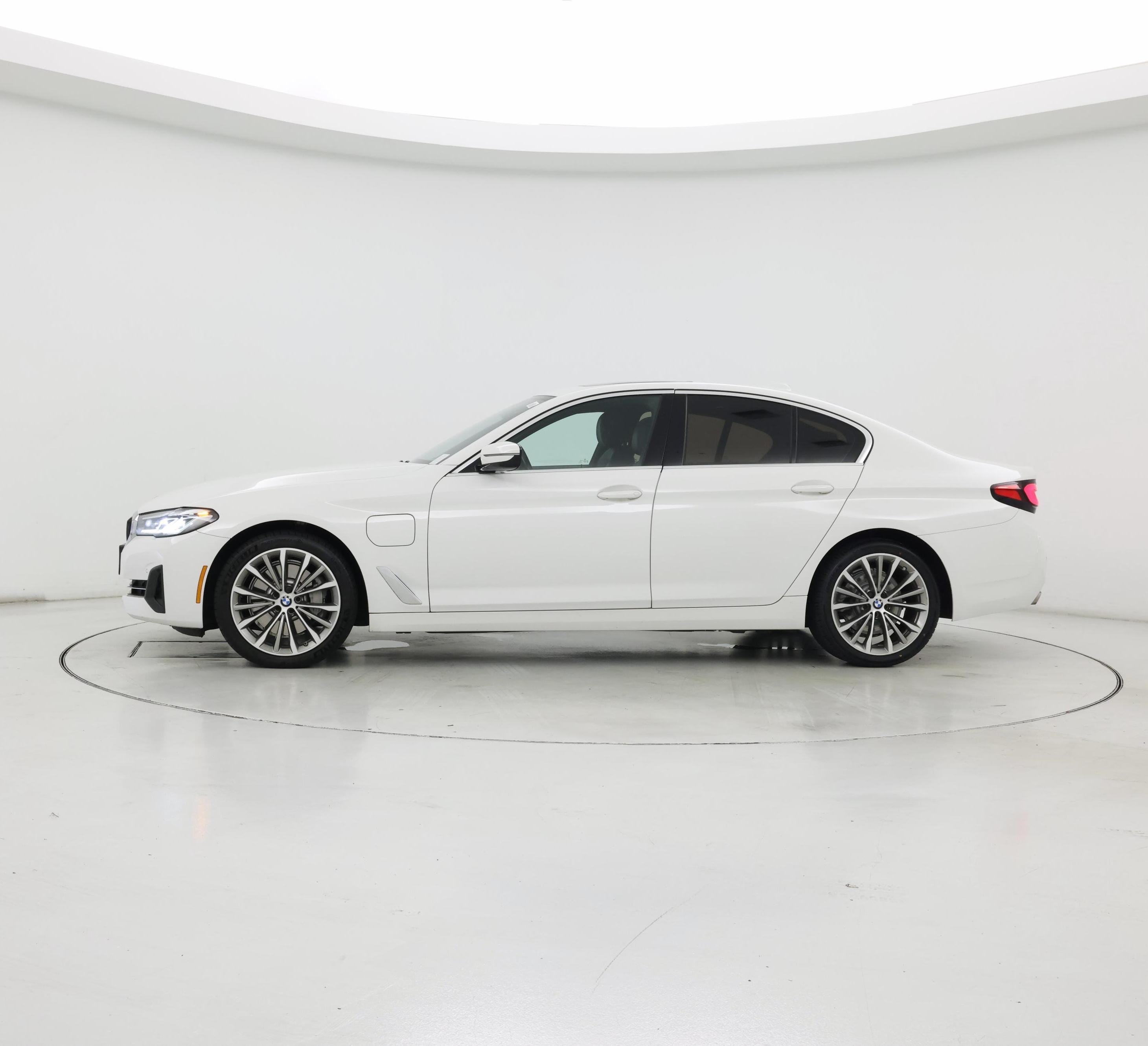 Thumbnail: 2021 BMW 5 Series - 3