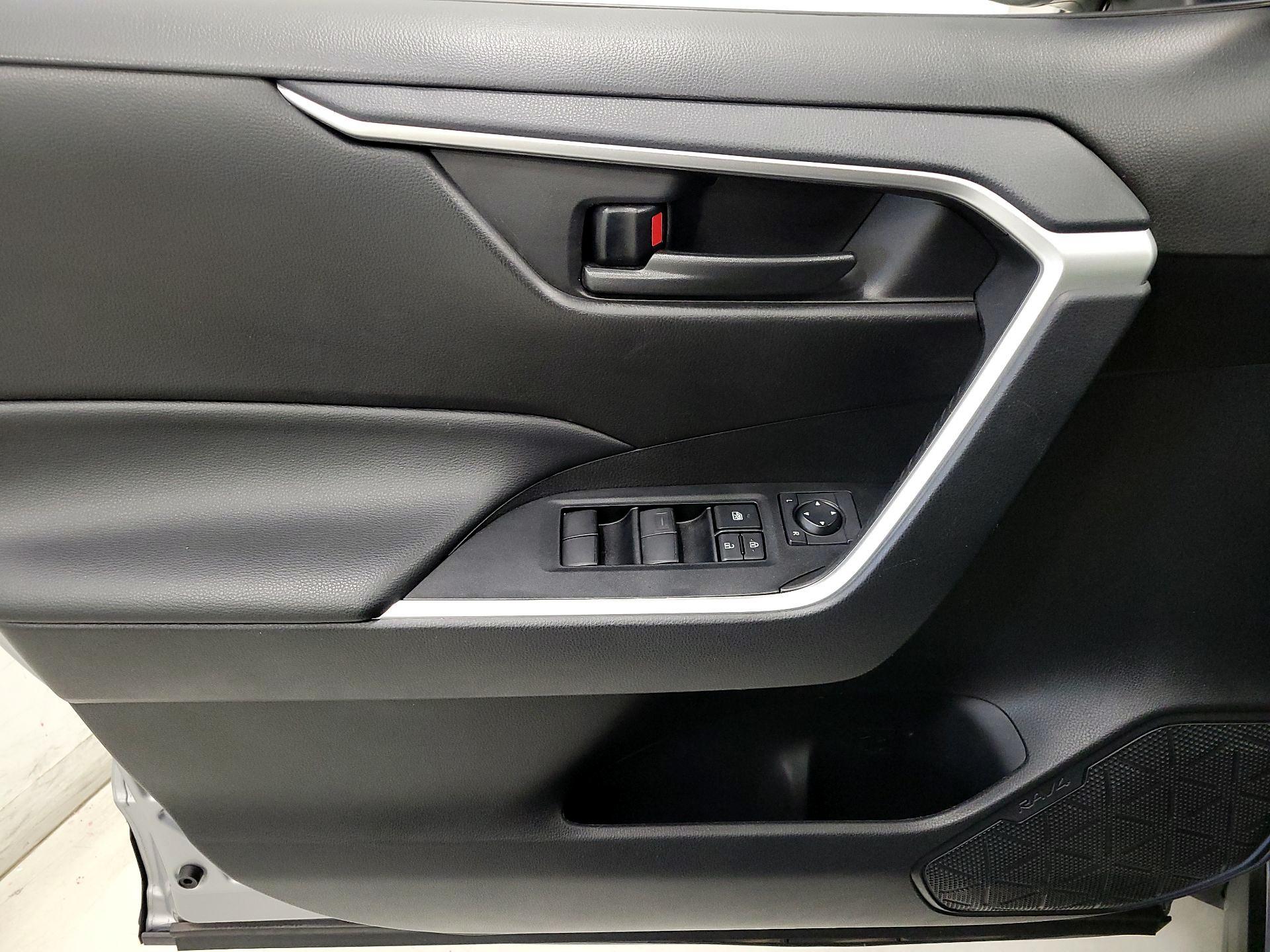 Thumbnail: 2021 Toyota RAV4 - 12