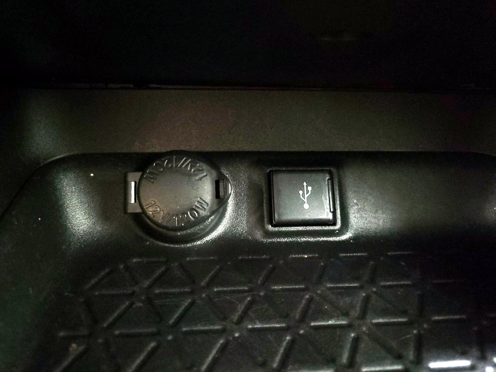 Thumbnail: 2021 Toyota RAV4 - 18