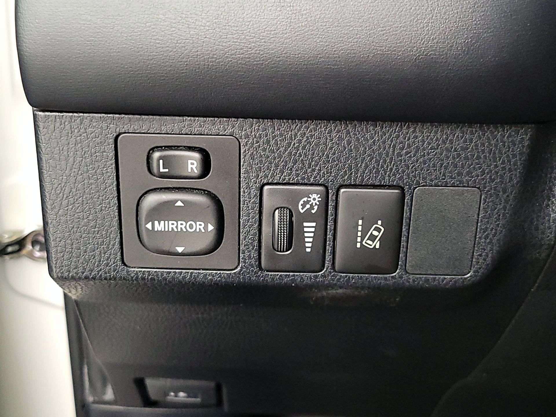 Thumbnail: 2018 Toyota RAV4 - 13