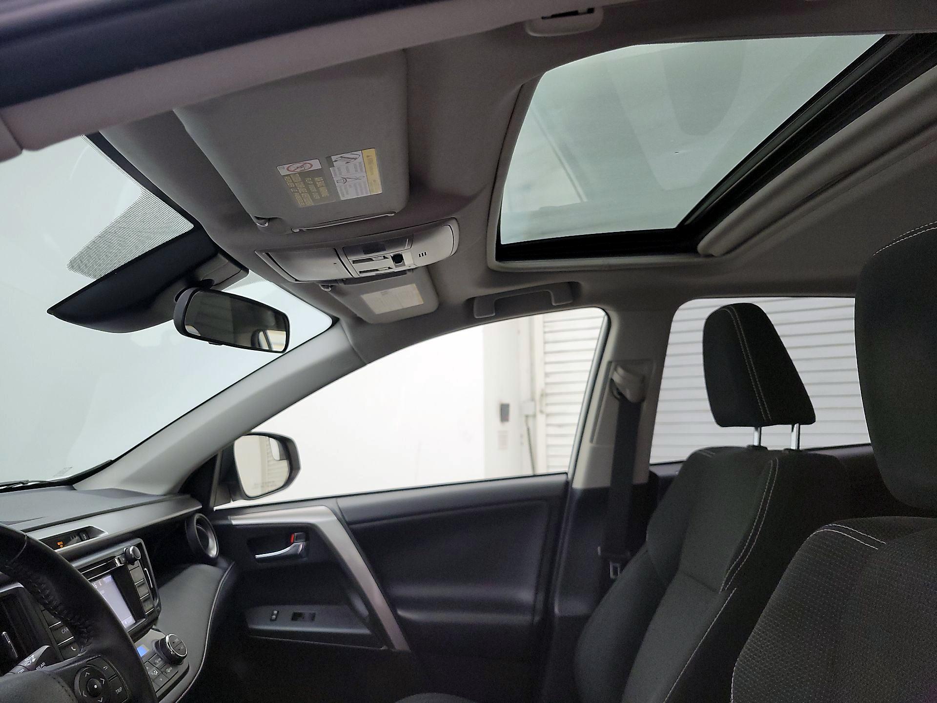 Thumbnail: 2018 Toyota RAV4 - 19