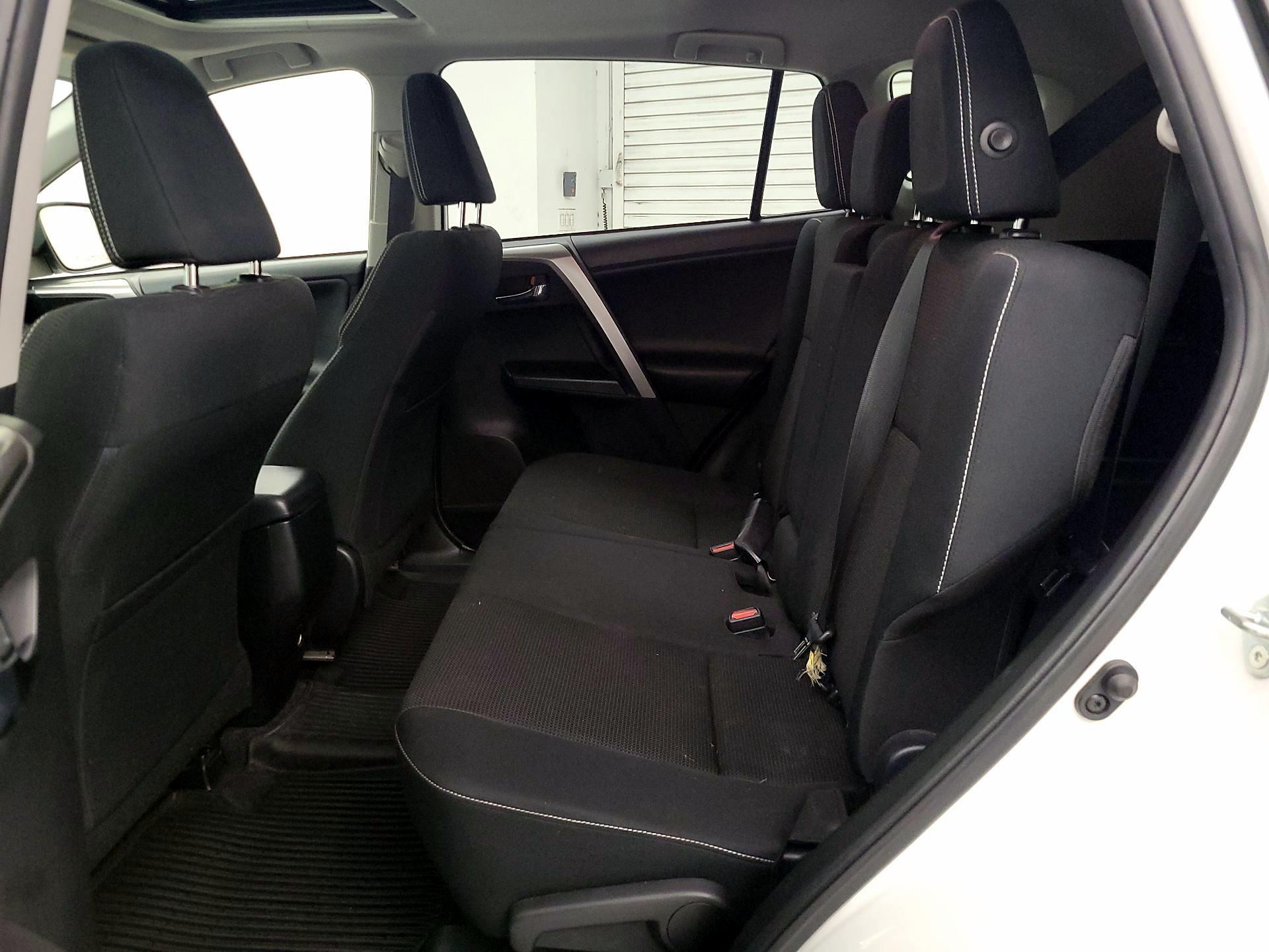 Thumbnail: 2018 Toyota RAV4 - 20