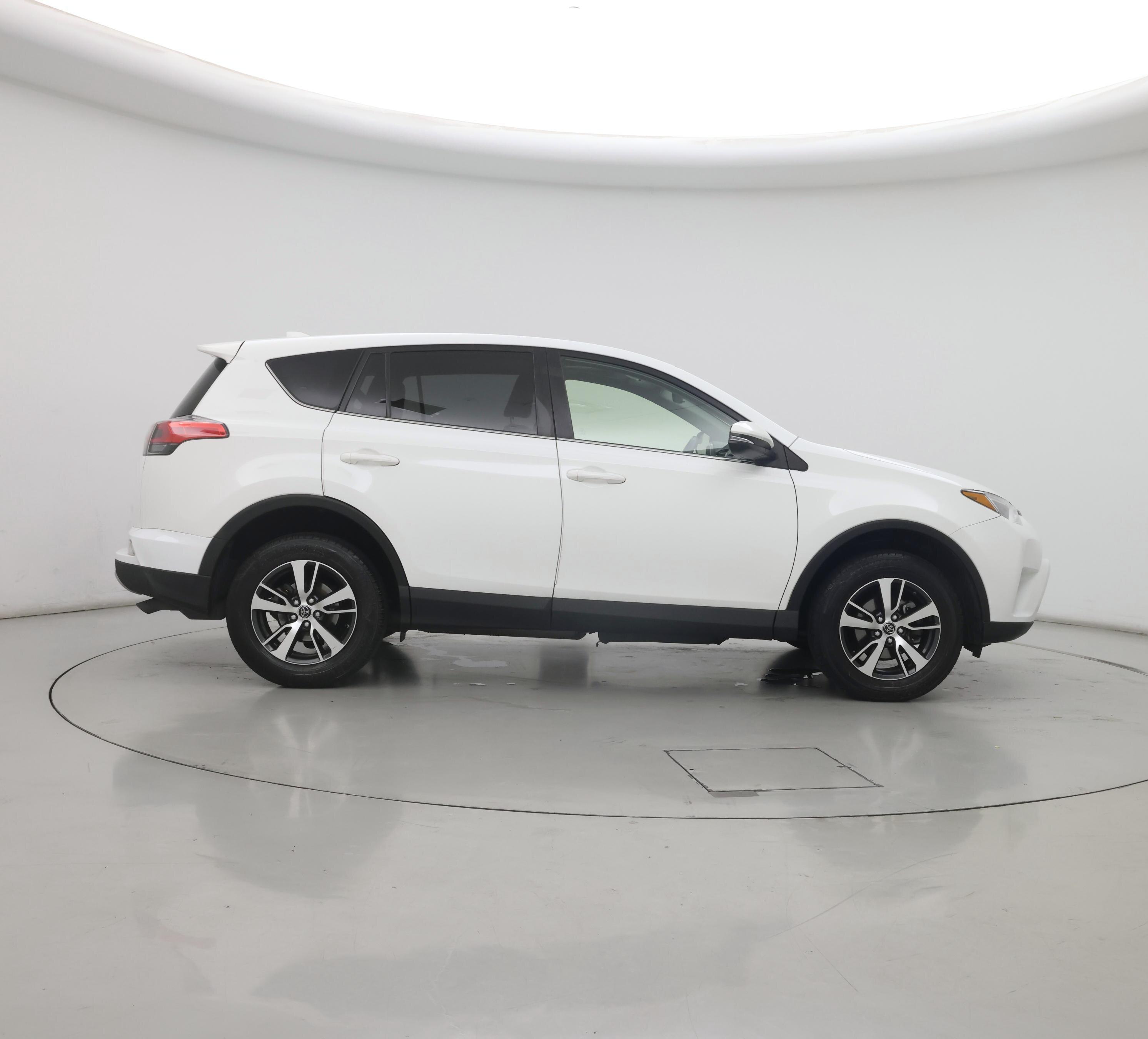 Thumbnail: 2018 Toyota RAV4 - 7
