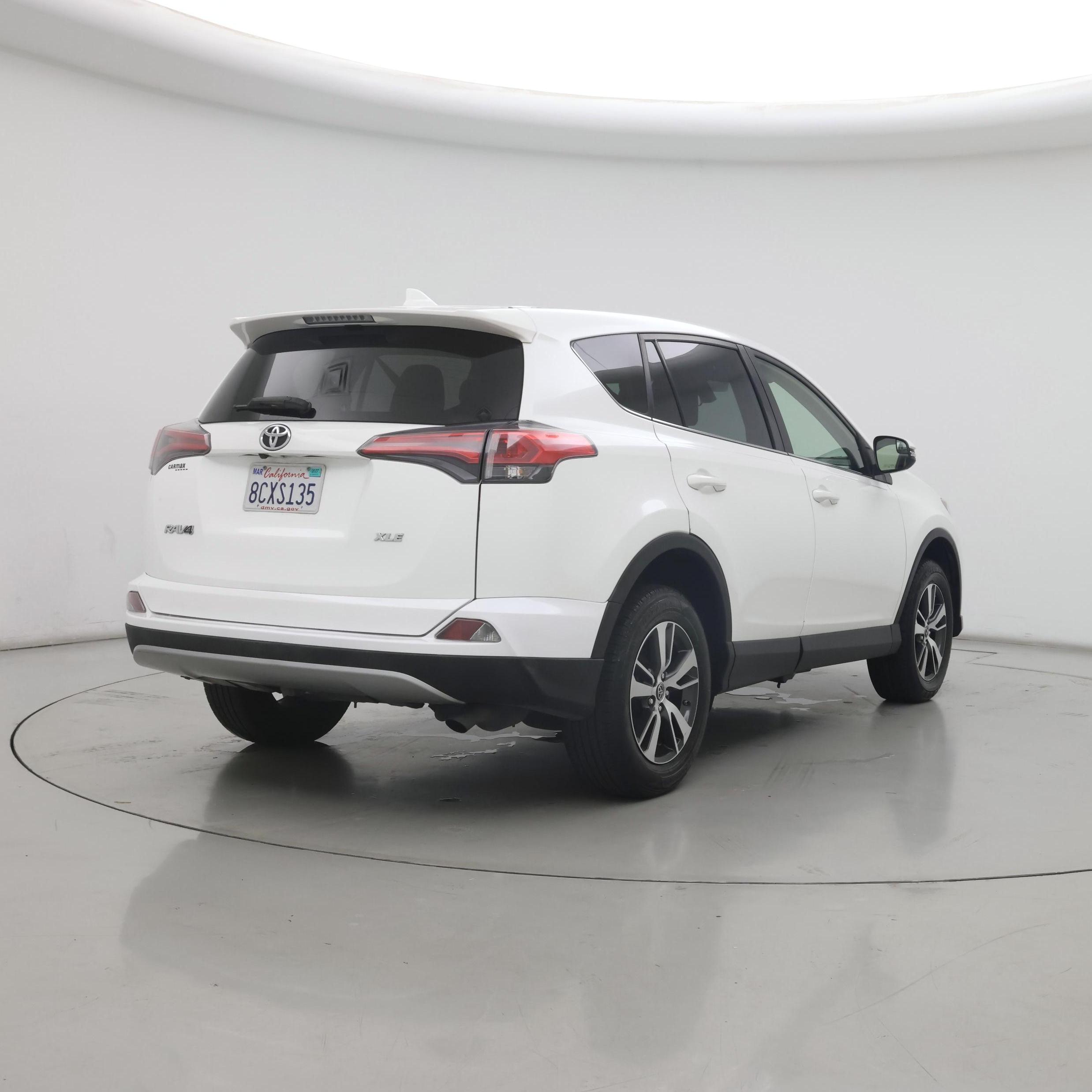 Thumbnail: 2018 Toyota RAV4 - 8