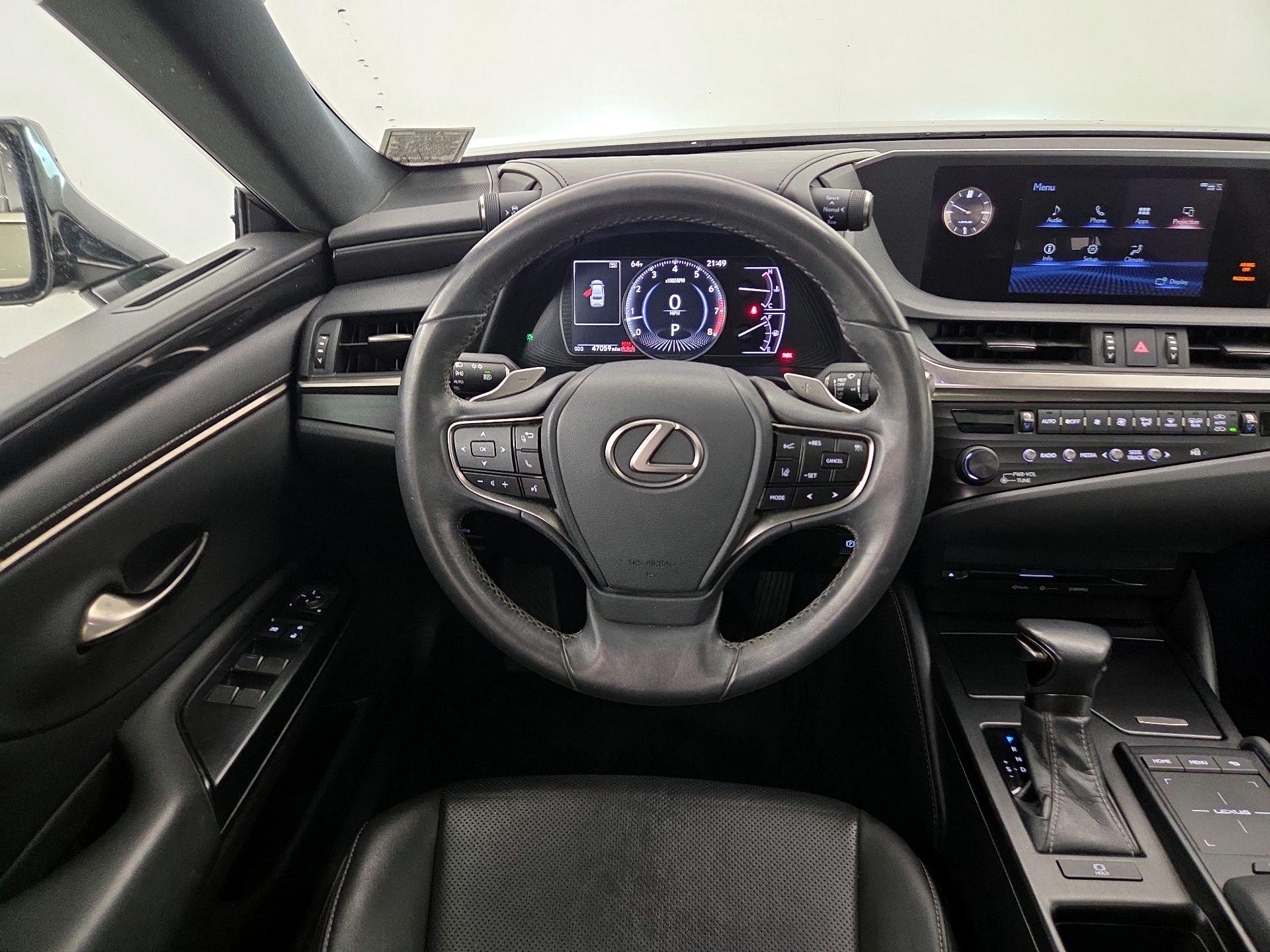 Thumbnail: 2020 Lexus ES - 10