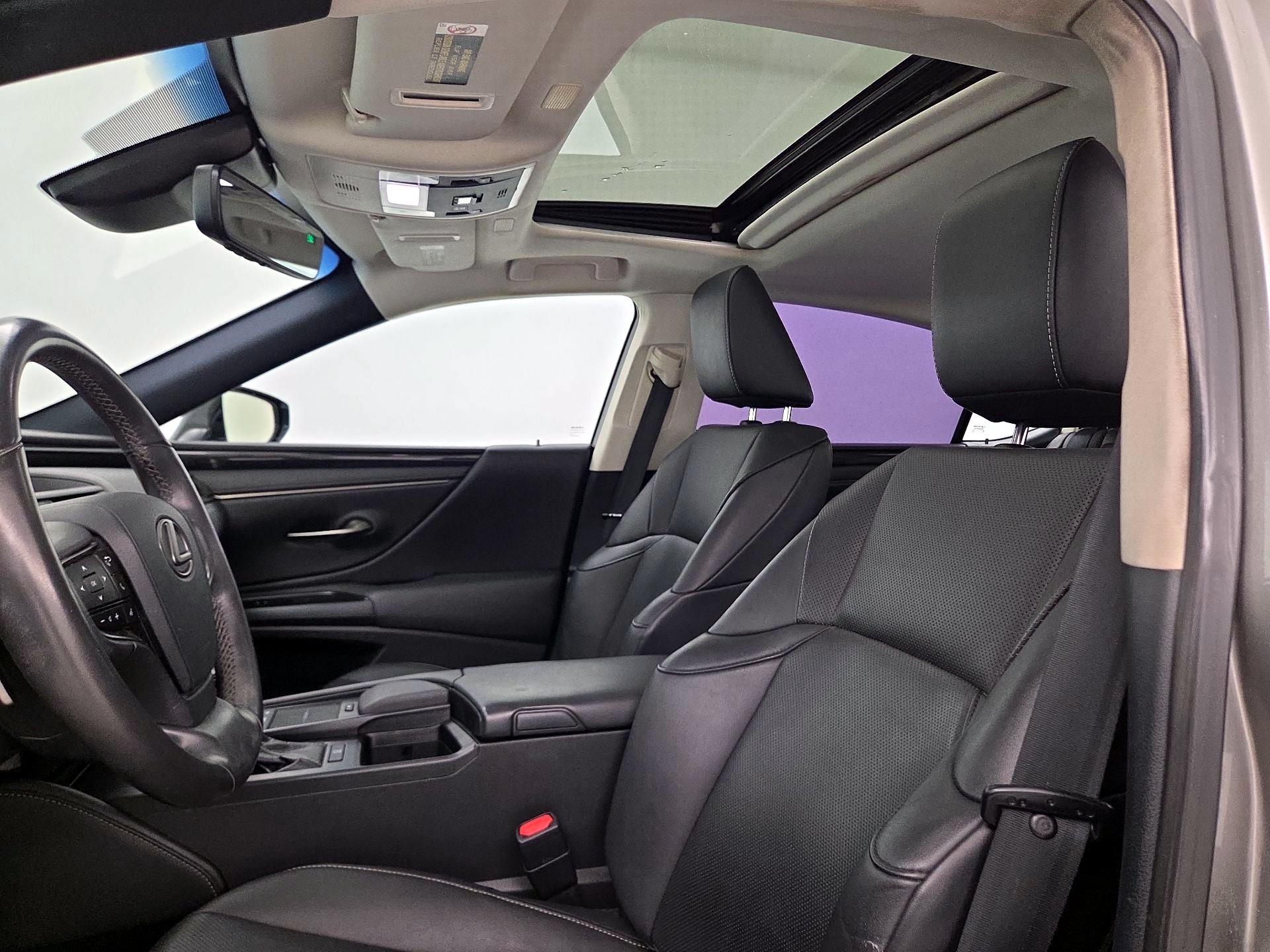 Thumbnail: 2020 Lexus ES - 18