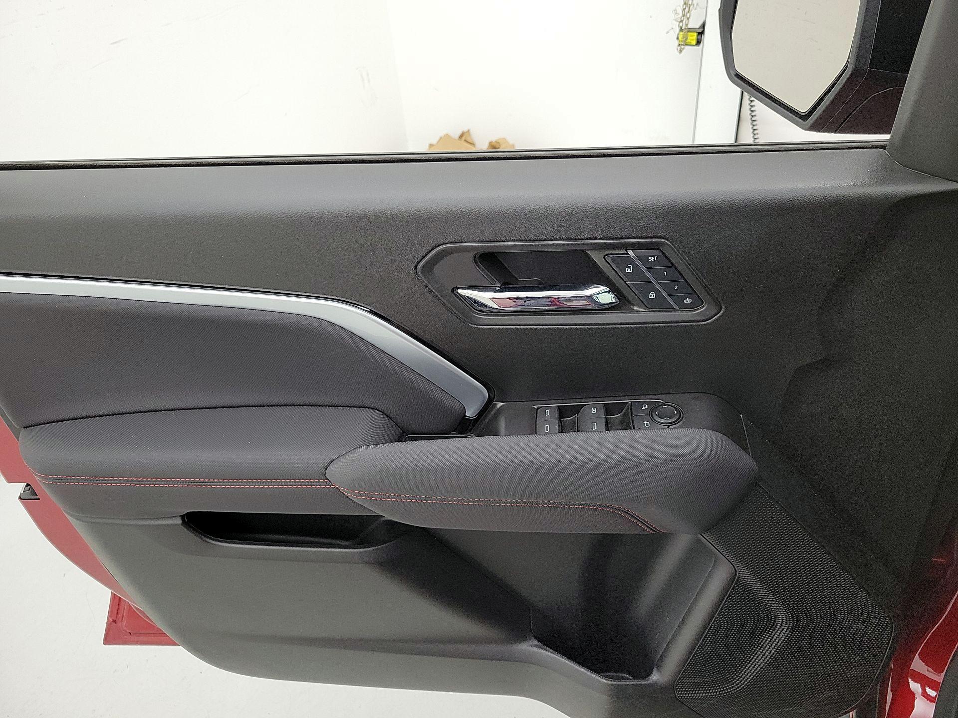 Thumbnail: 2024 Chevrolet Colorado - 12