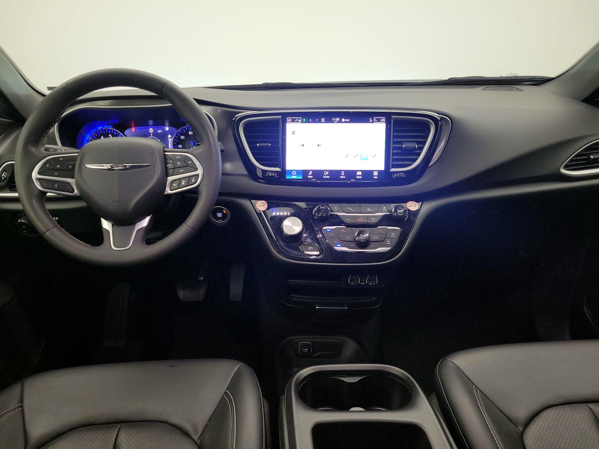 Thumbnail: 2025 Chrysler Pacifica - 9