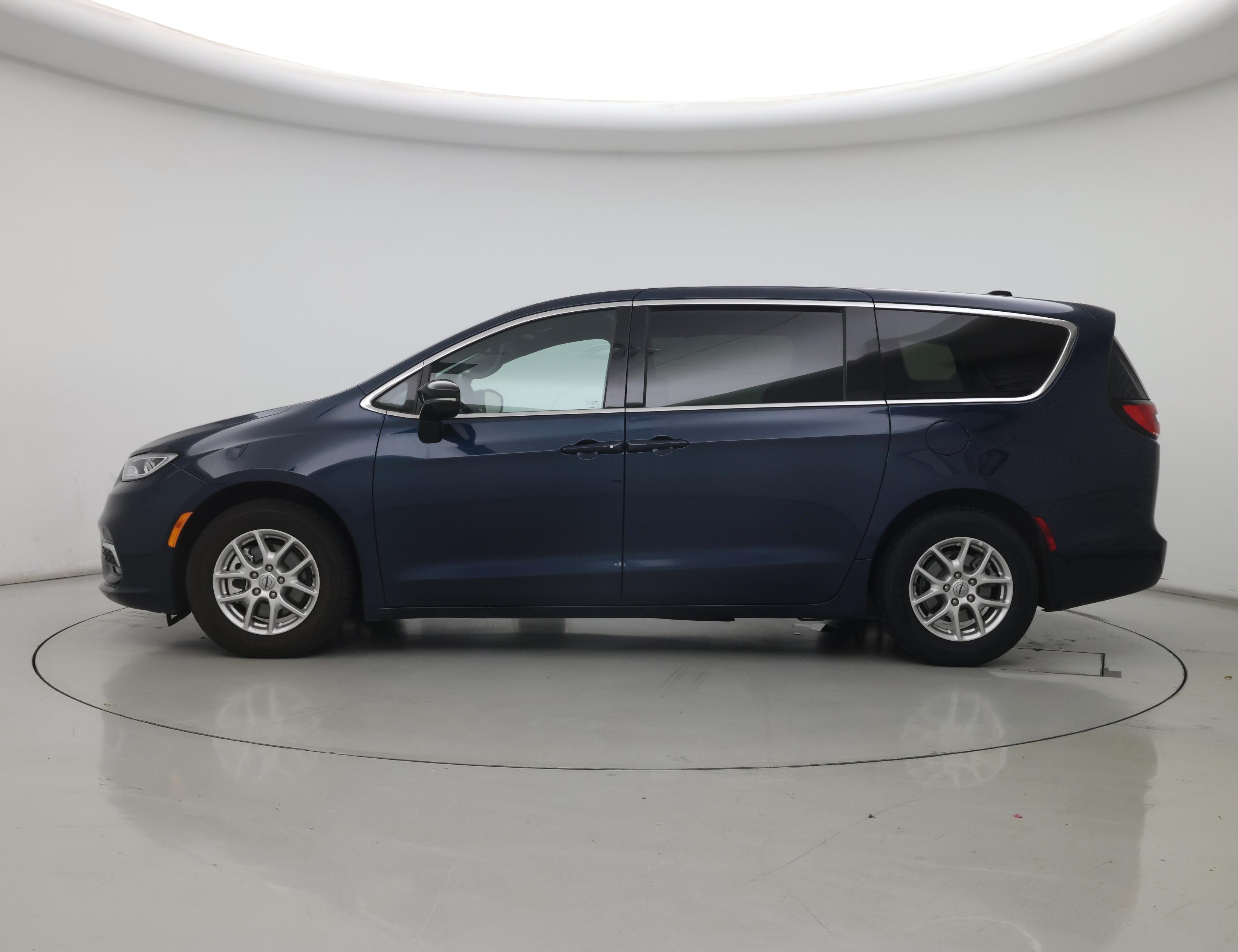 Thumbnail: 2025 Chrysler Pacifica - 3