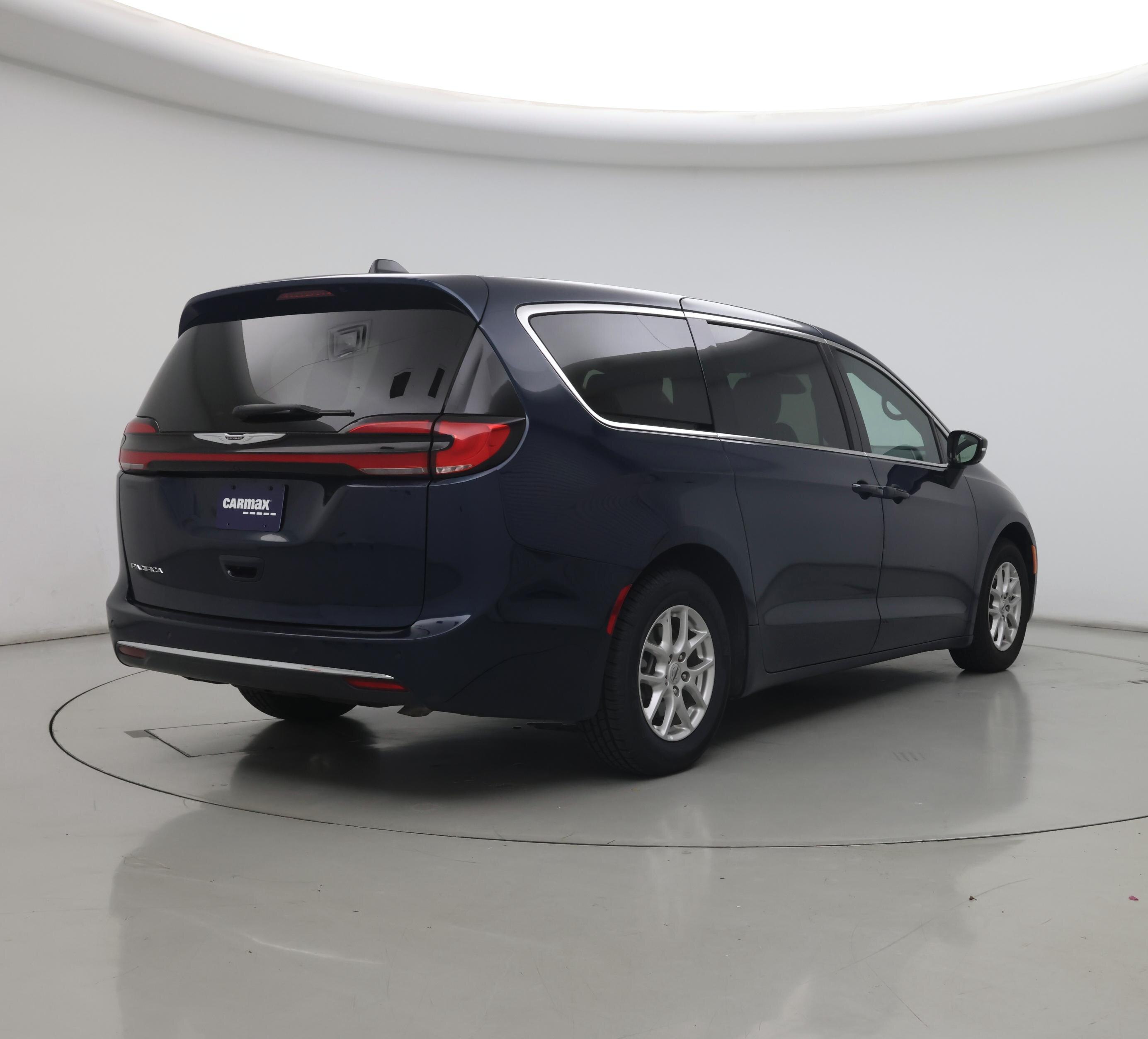 Thumbnail: 2025 Chrysler Pacifica - 8