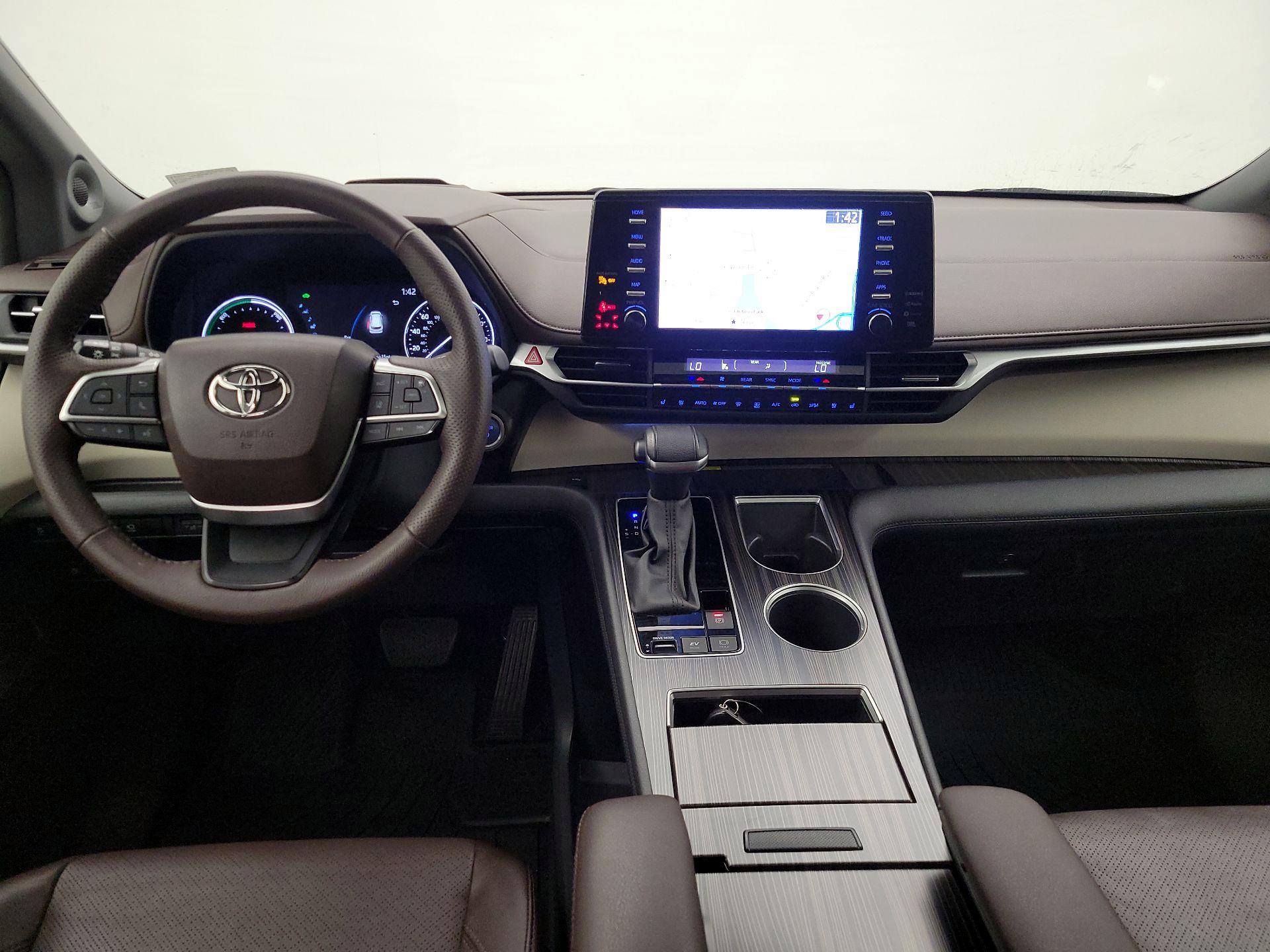 Thumbnail: 2023 Toyota Sienna - 9