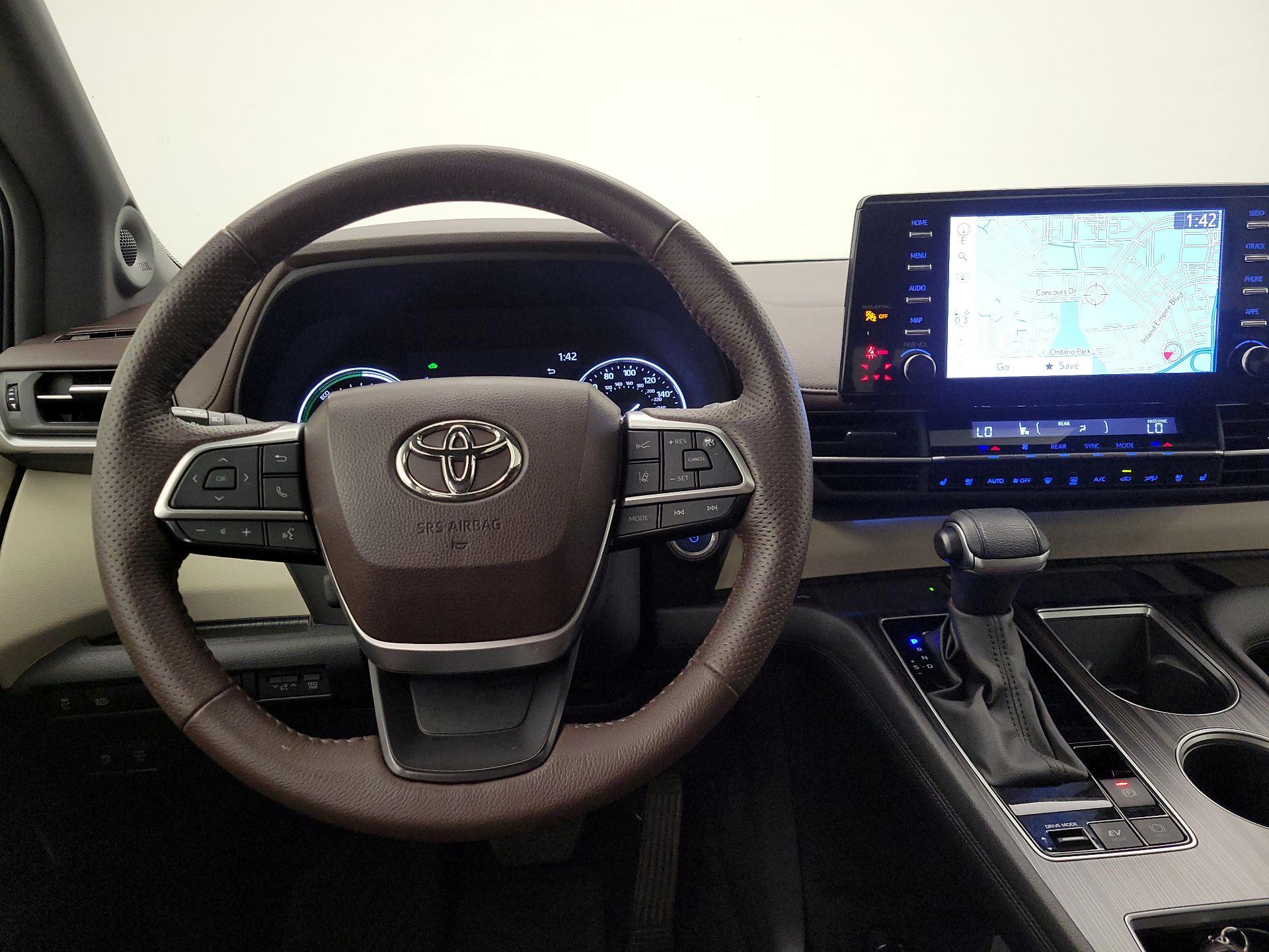 Thumbnail: 2023 Toyota Sienna - 10