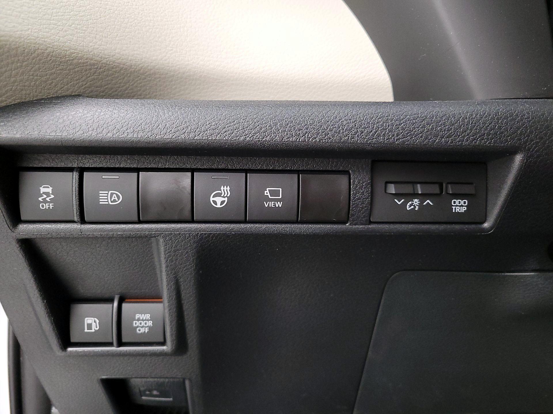 Thumbnail: 2023 Toyota Sienna - 13