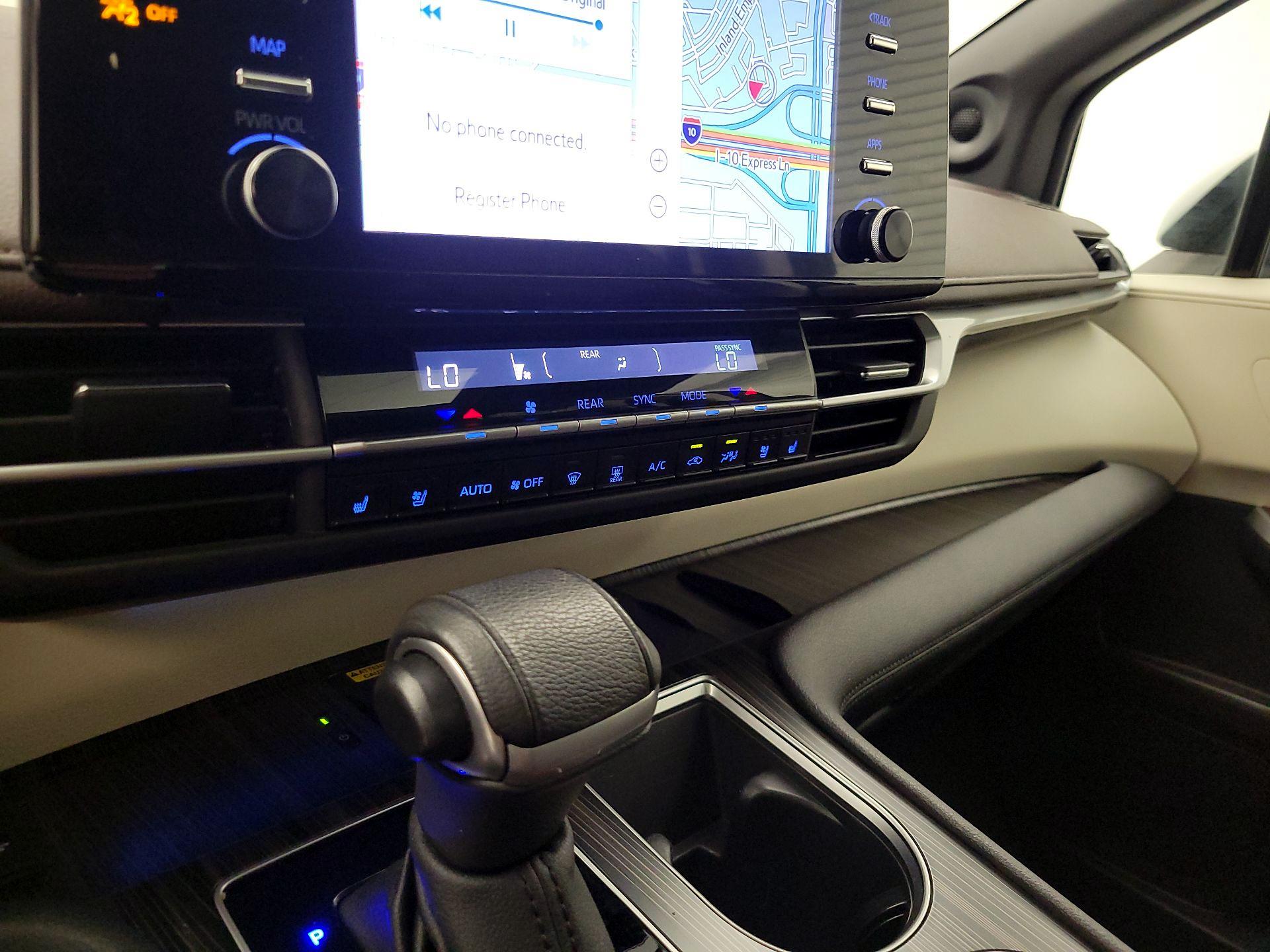 Thumbnail: 2023 Toyota Sienna - 17