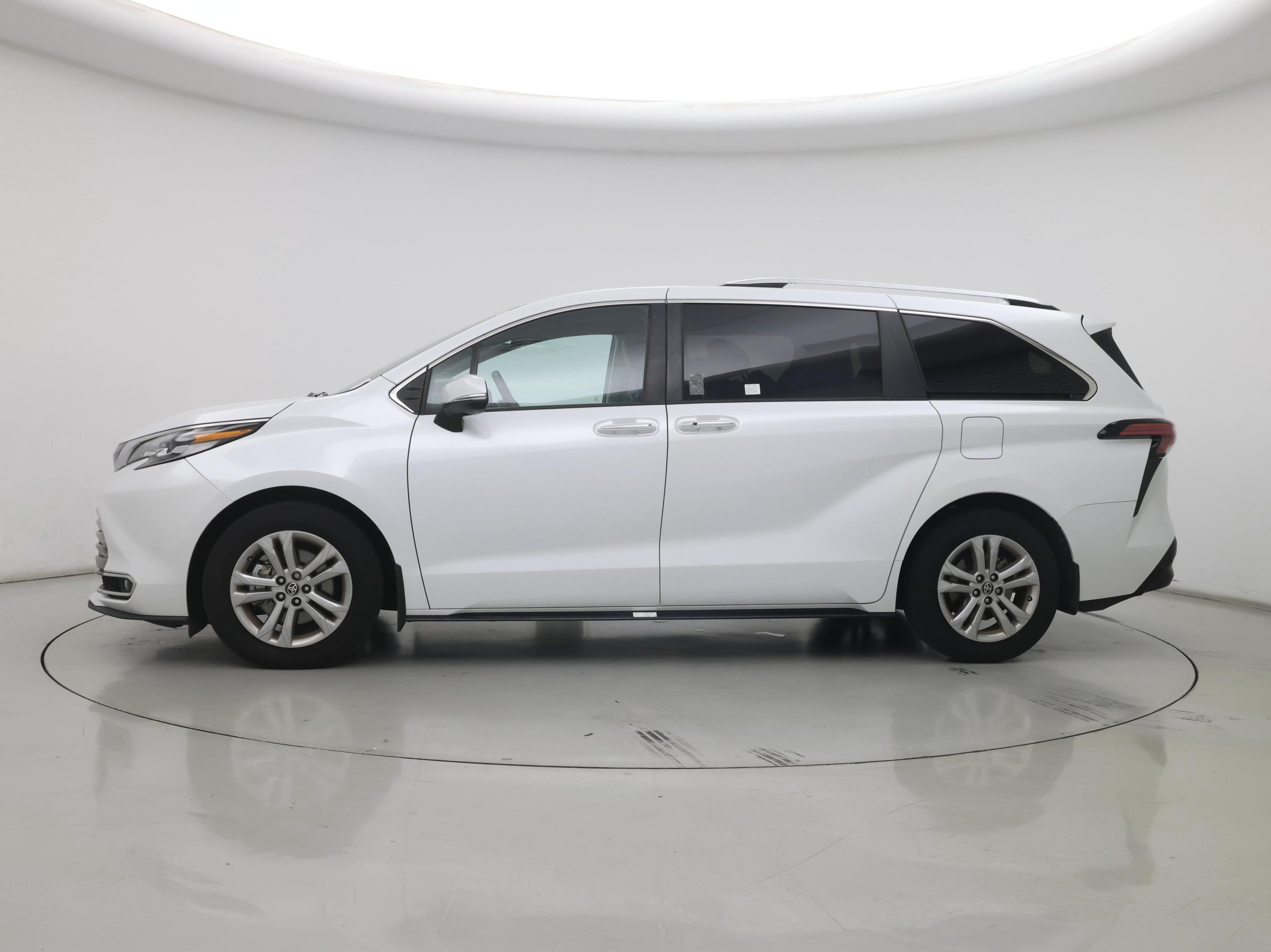 Thumbnail: 2023 Toyota Sienna - 3