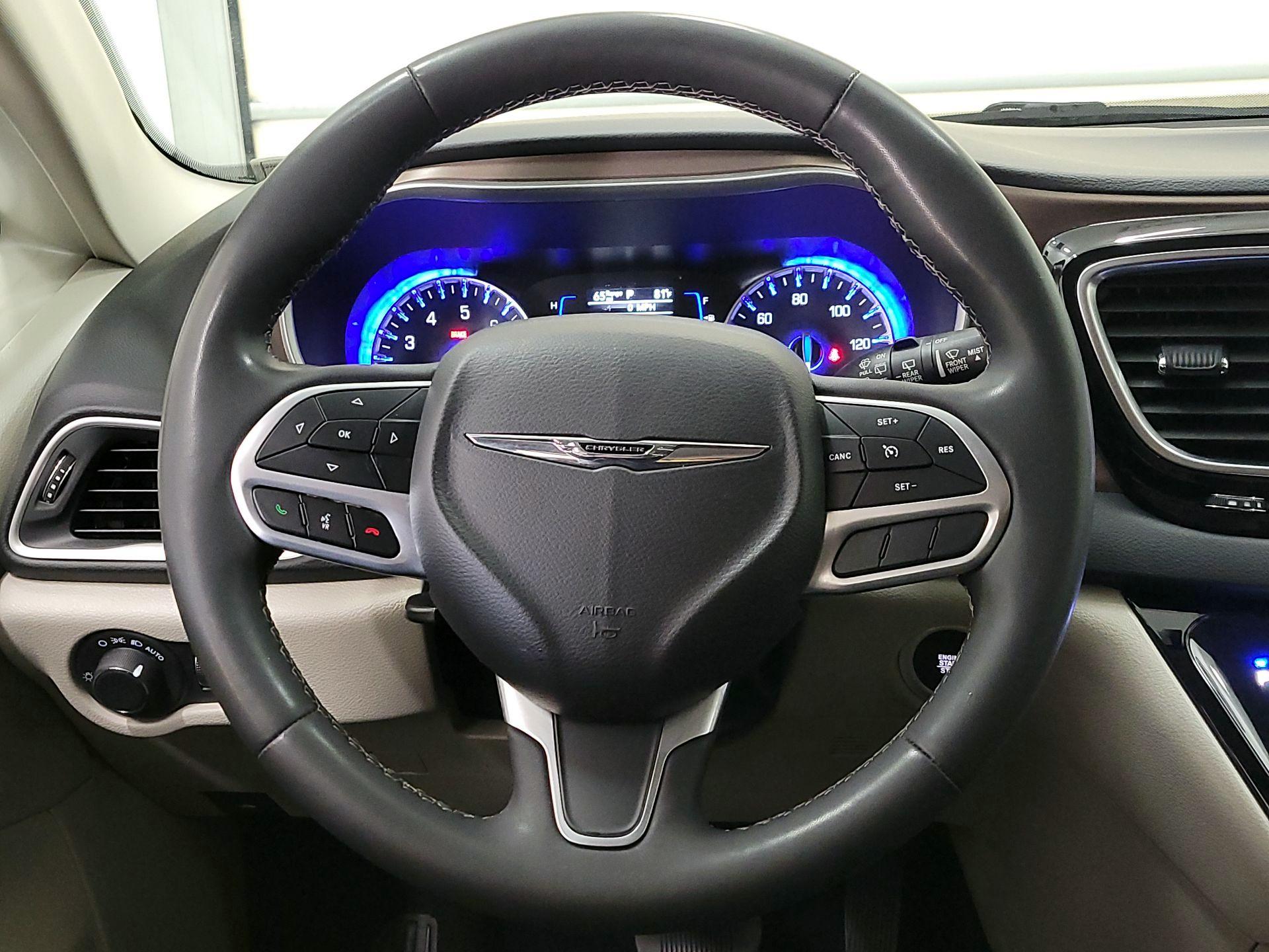Thumbnail: 2023 Chrysler Voyager - 10