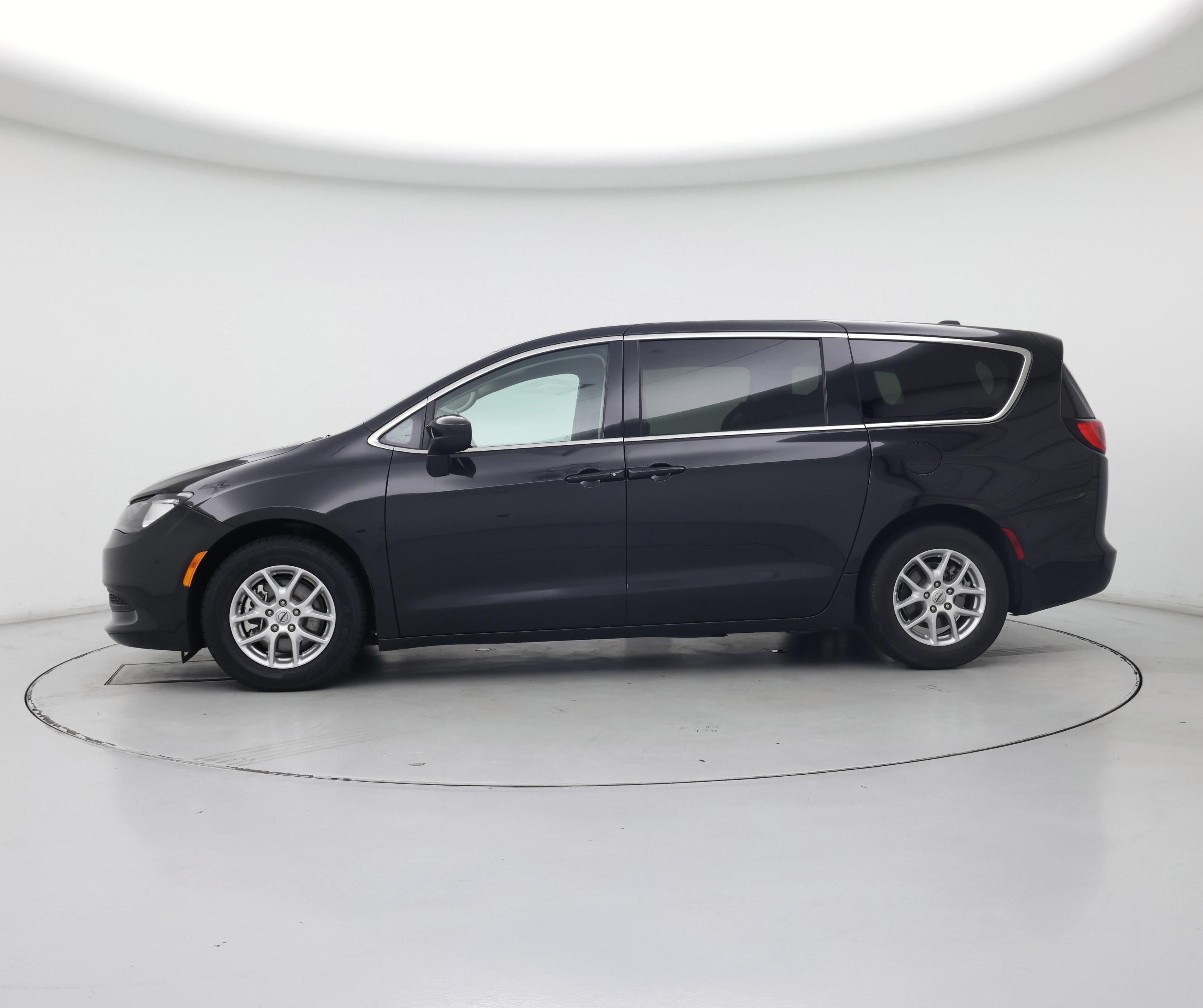 Thumbnail: 2023 Chrysler Voyager - 3