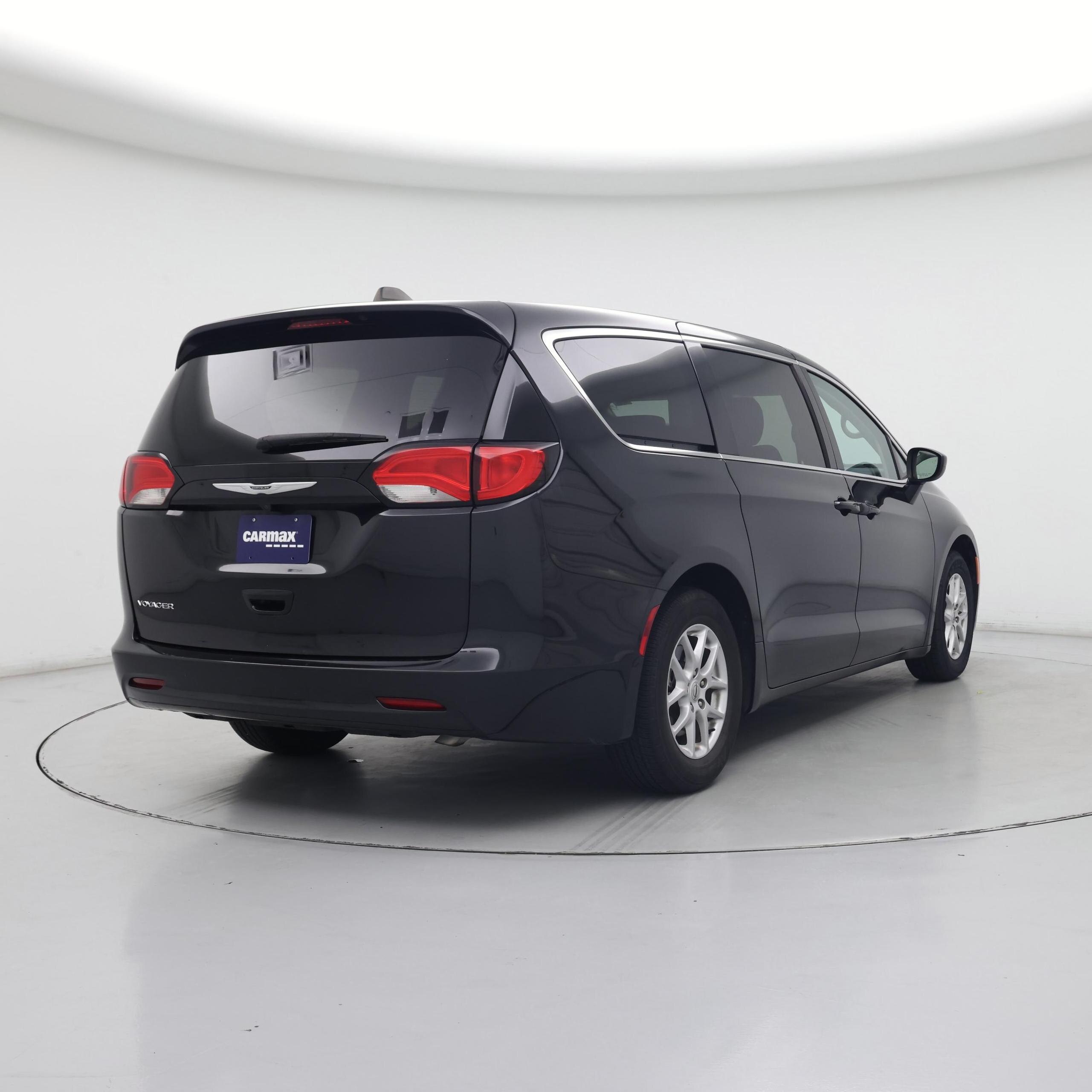 Thumbnail: 2023 Chrysler Voyager - 8