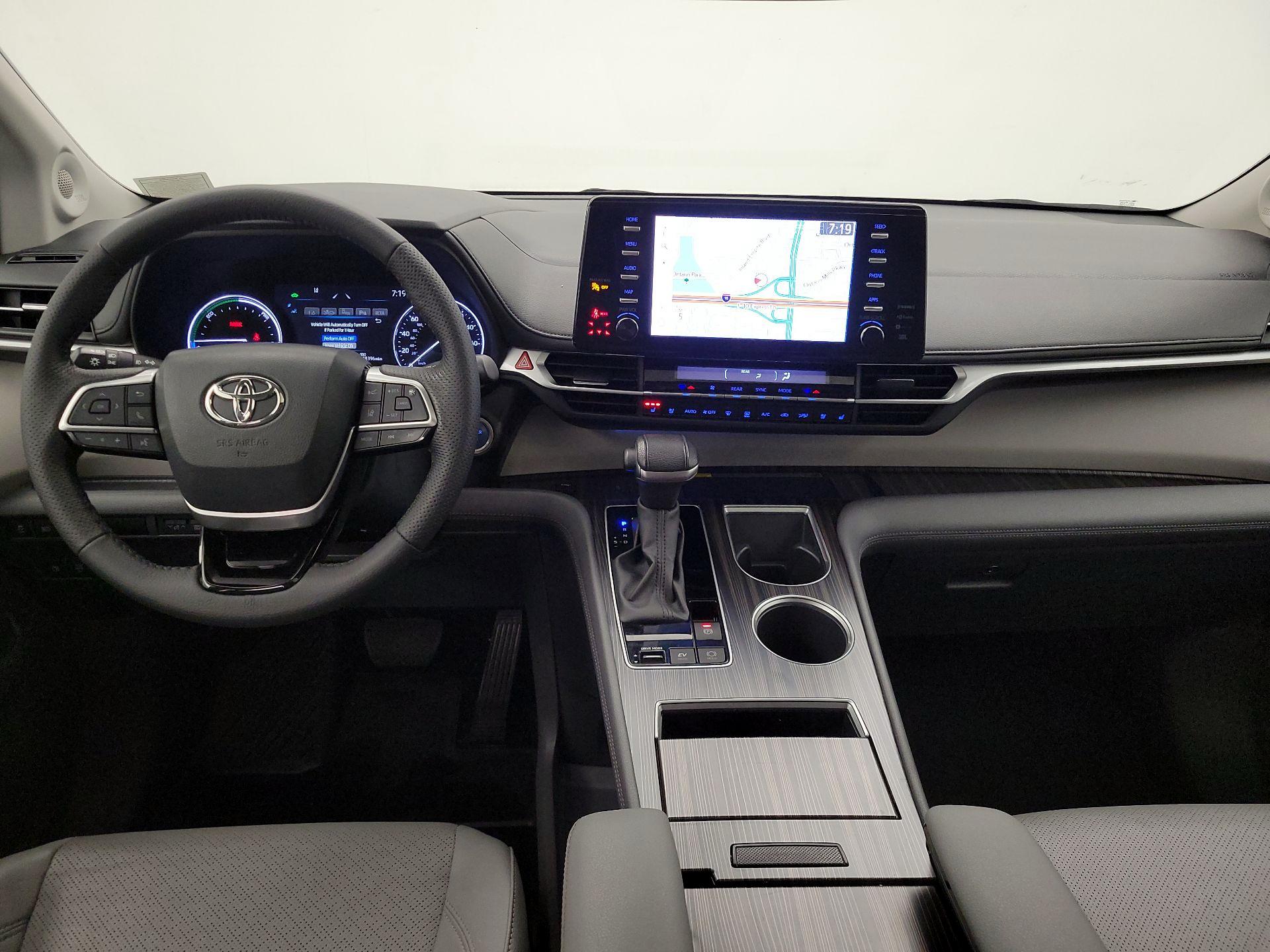 Thumbnail: 2023 Toyota Sienna - 9