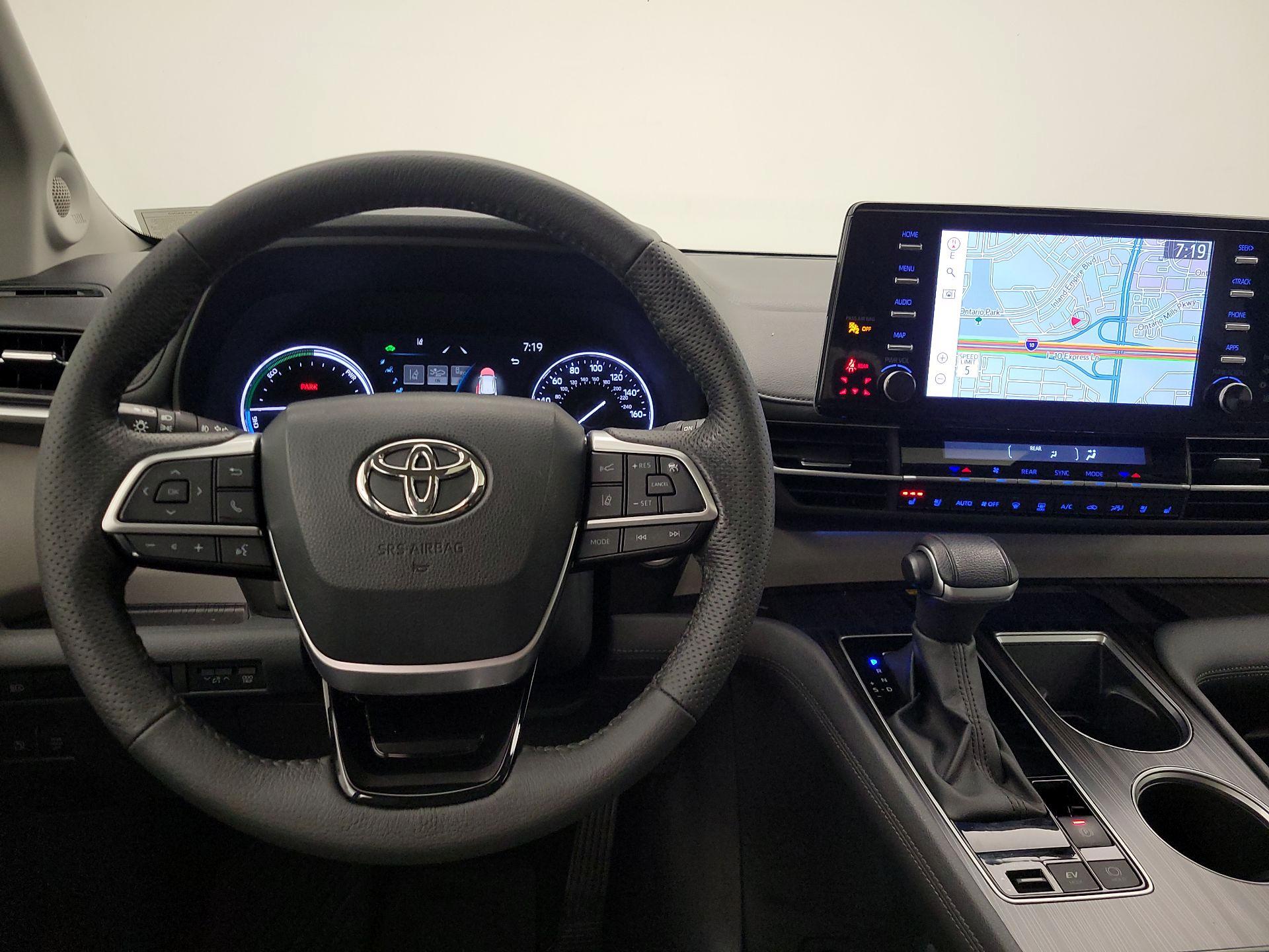 Thumbnail: 2023 Toyota Sienna - 10