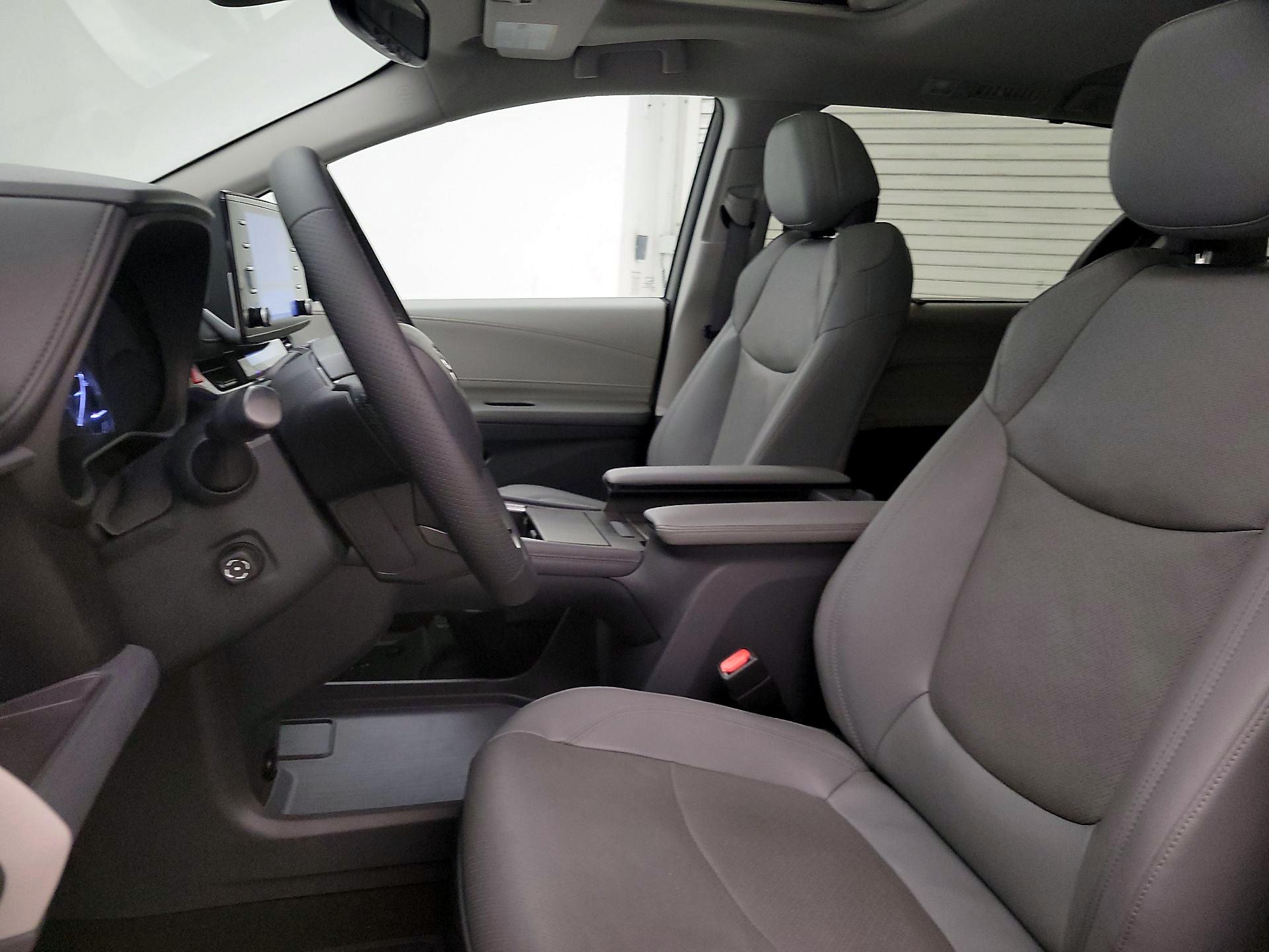 Thumbnail: 2023 Toyota Sienna - 11