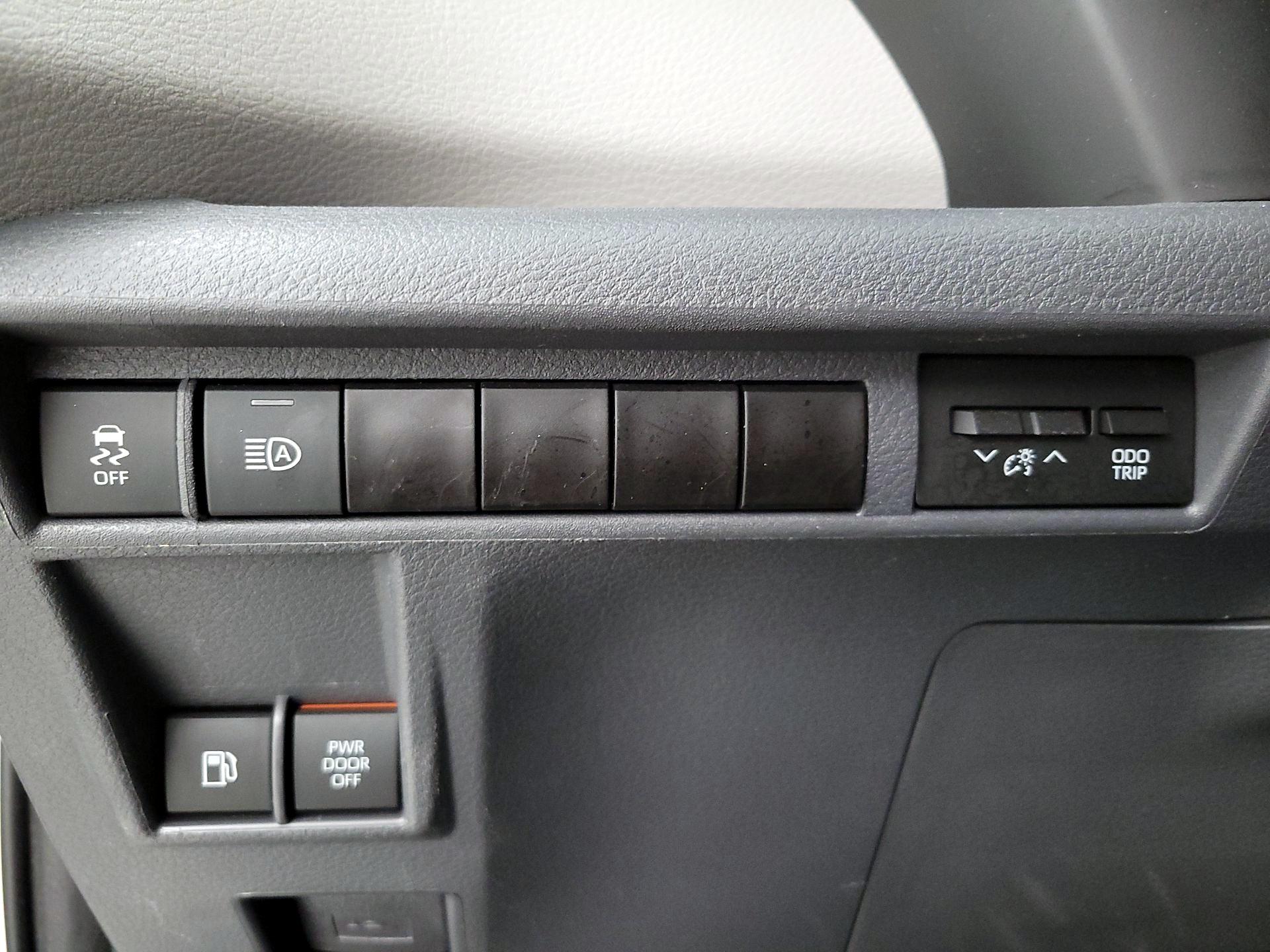 Thumbnail: 2023 Toyota Sienna - 13