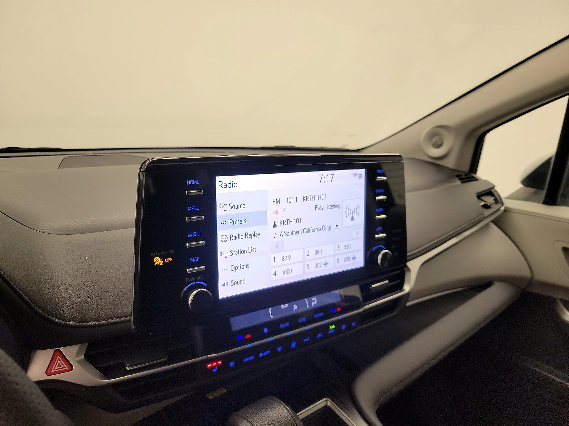 Thumbnail: 2023 Toyota Sienna - 16