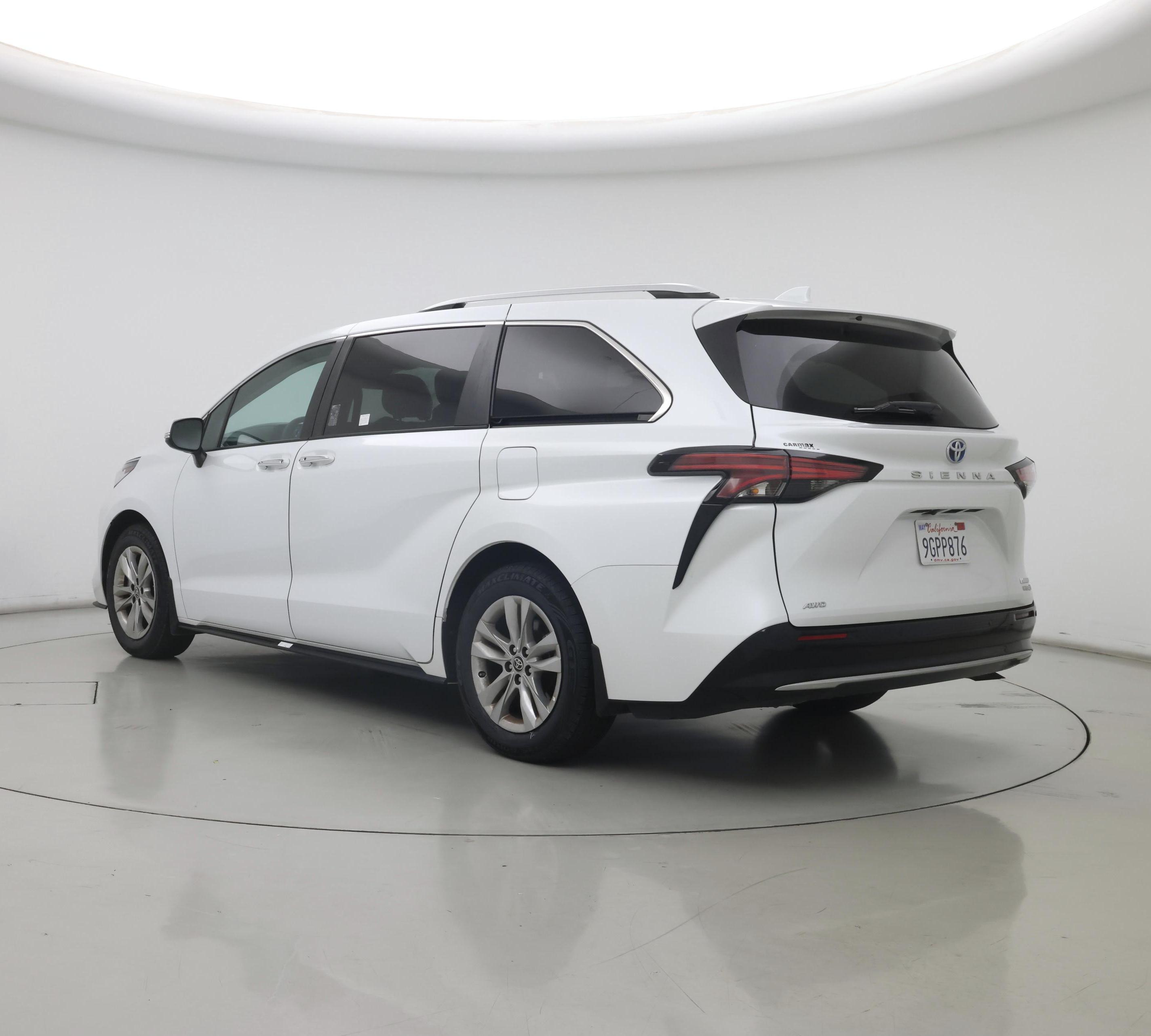 Thumbnail: 2023 Toyota Sienna - 2