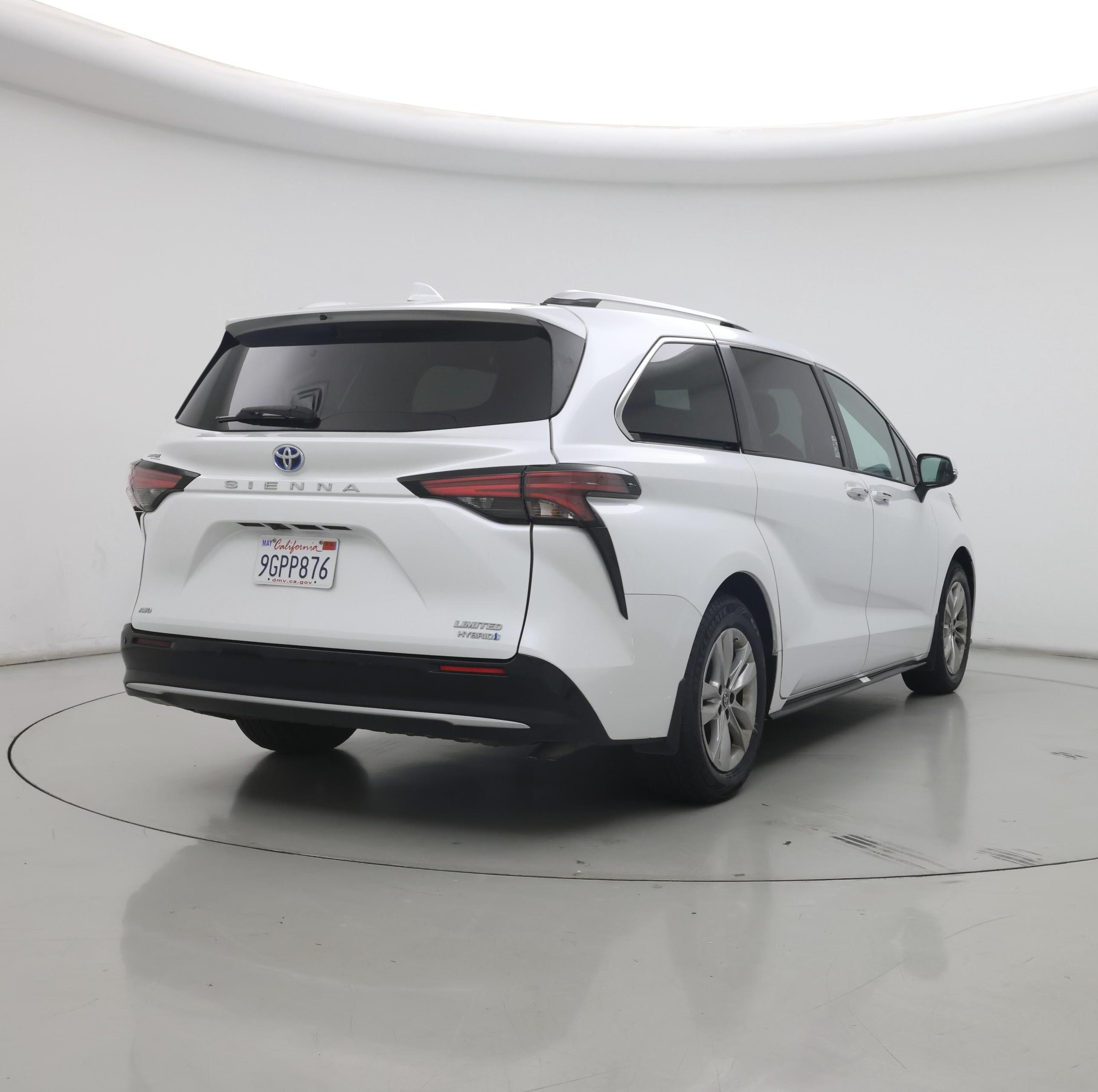 Thumbnail: 2023 Toyota Sienna - 8