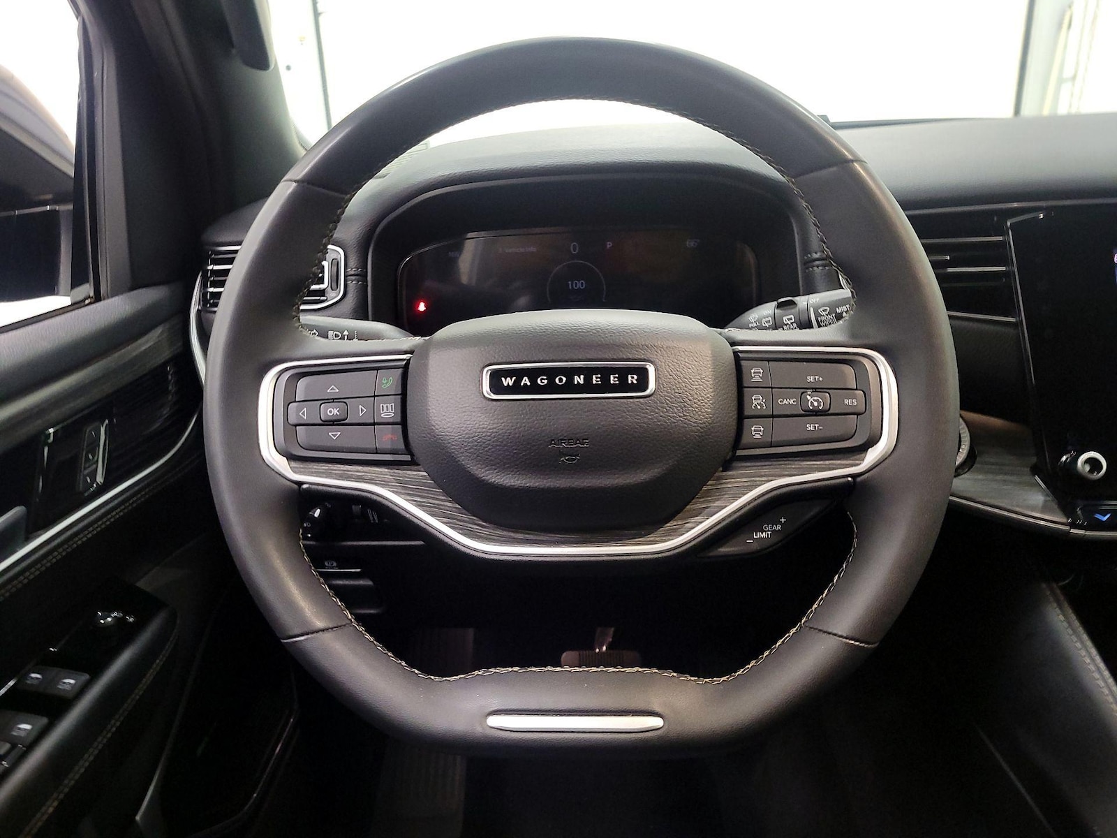 2024 Jeep Wagoneer Series II - Photo 11