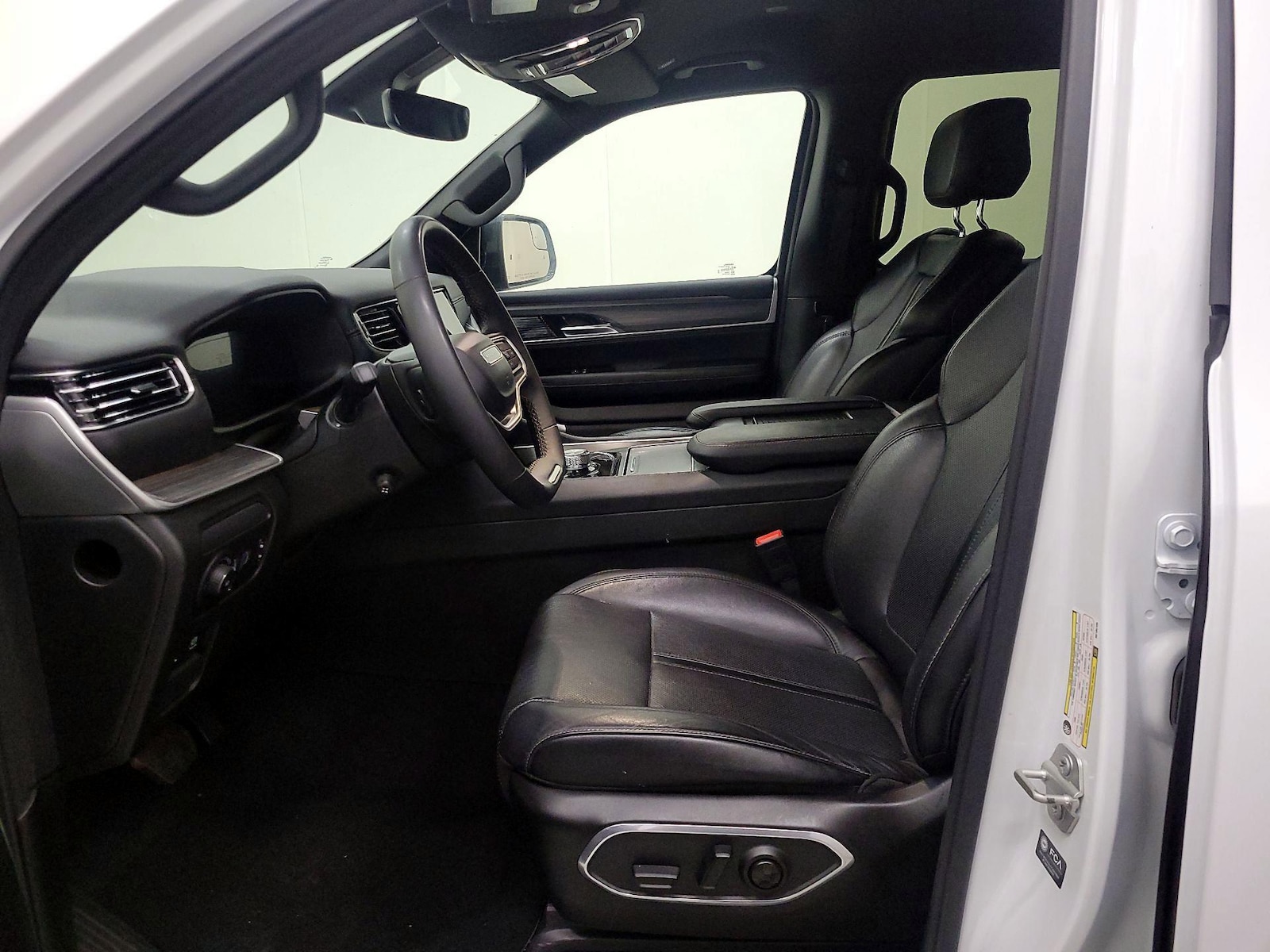 2024 Jeep Wagoneer Series II - Photo 12