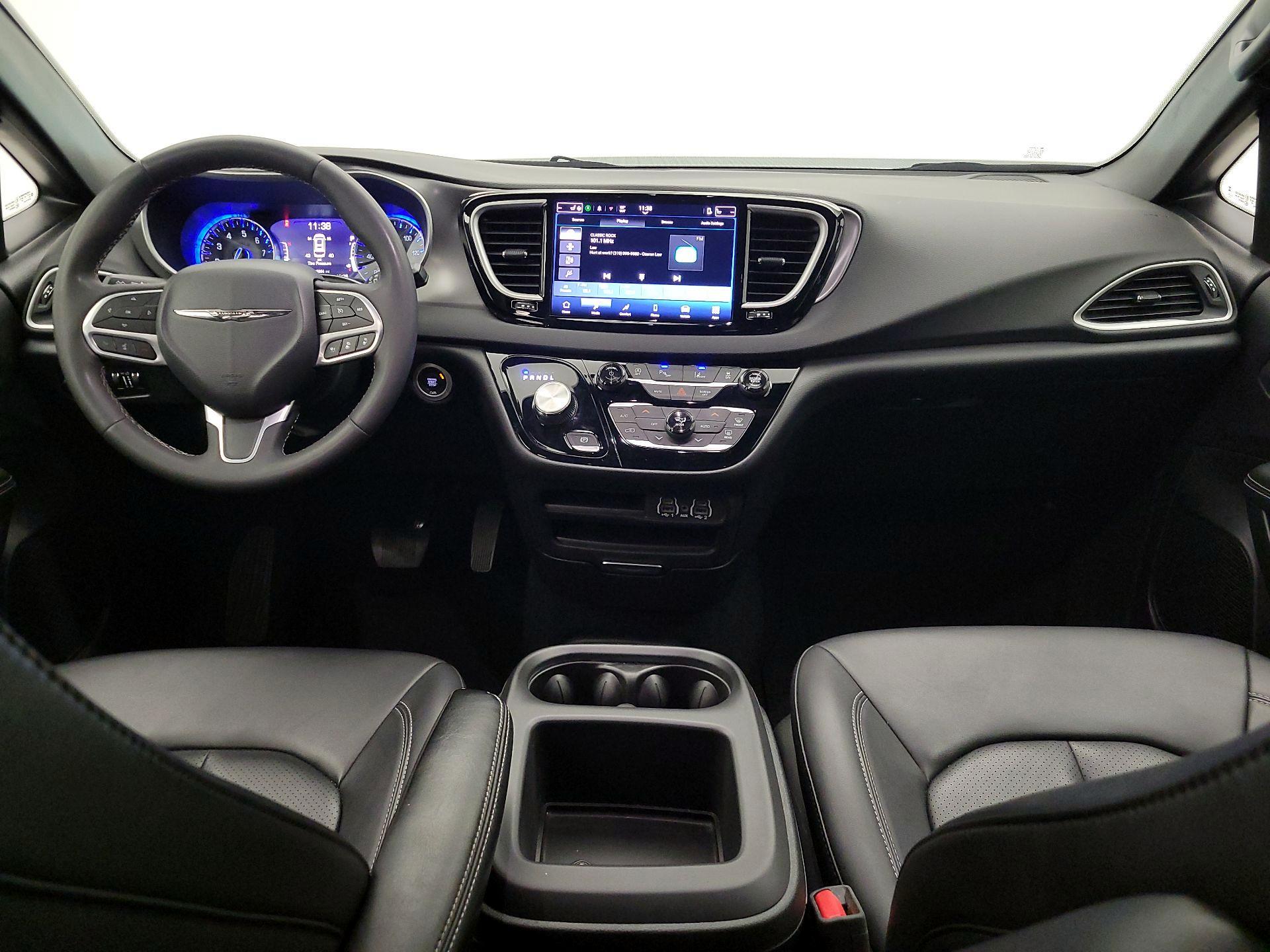Thumbnail: 2025 Chrysler Pacifica - 9
