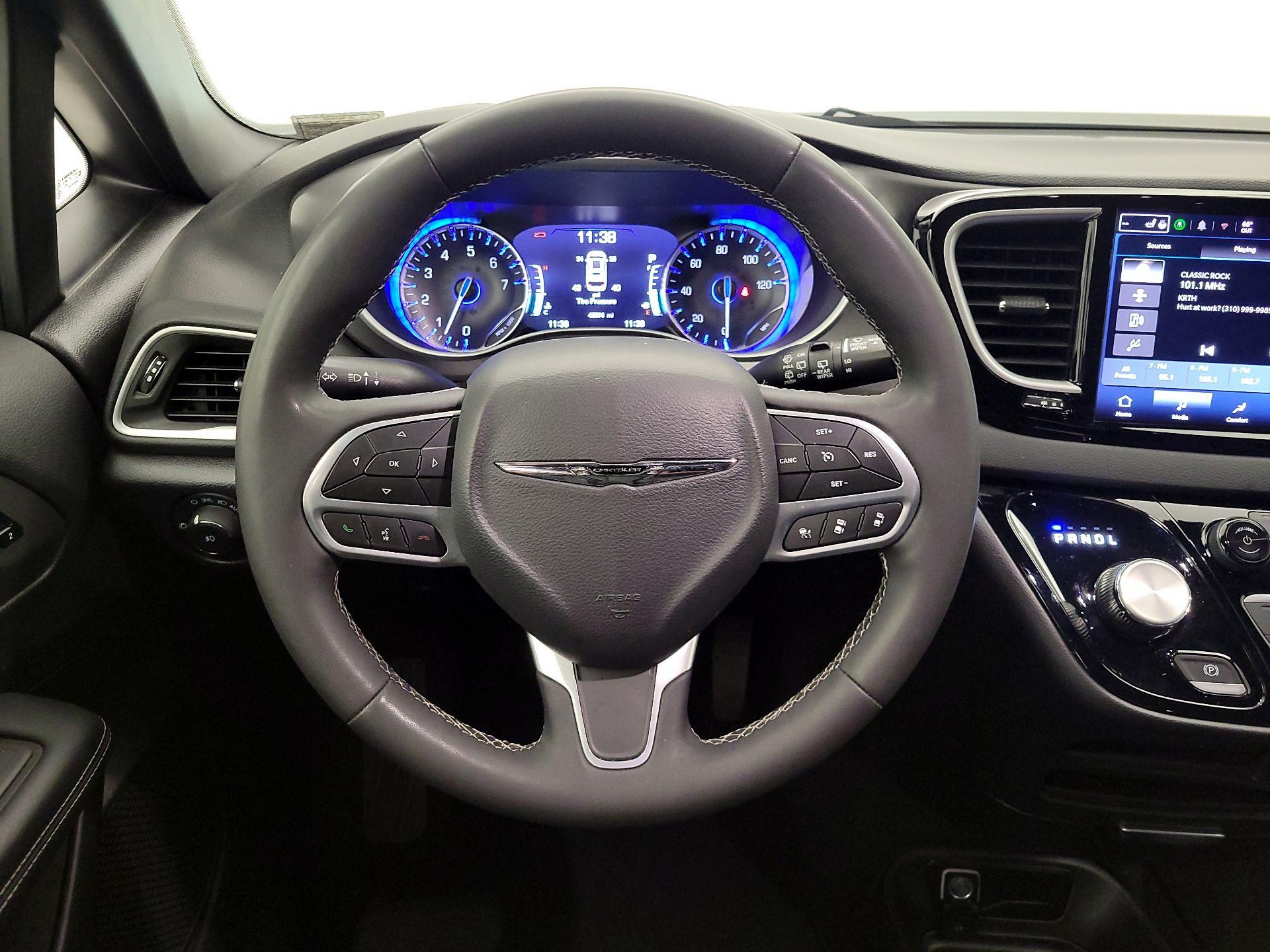 Thumbnail: 2025 Chrysler Pacifica - 10