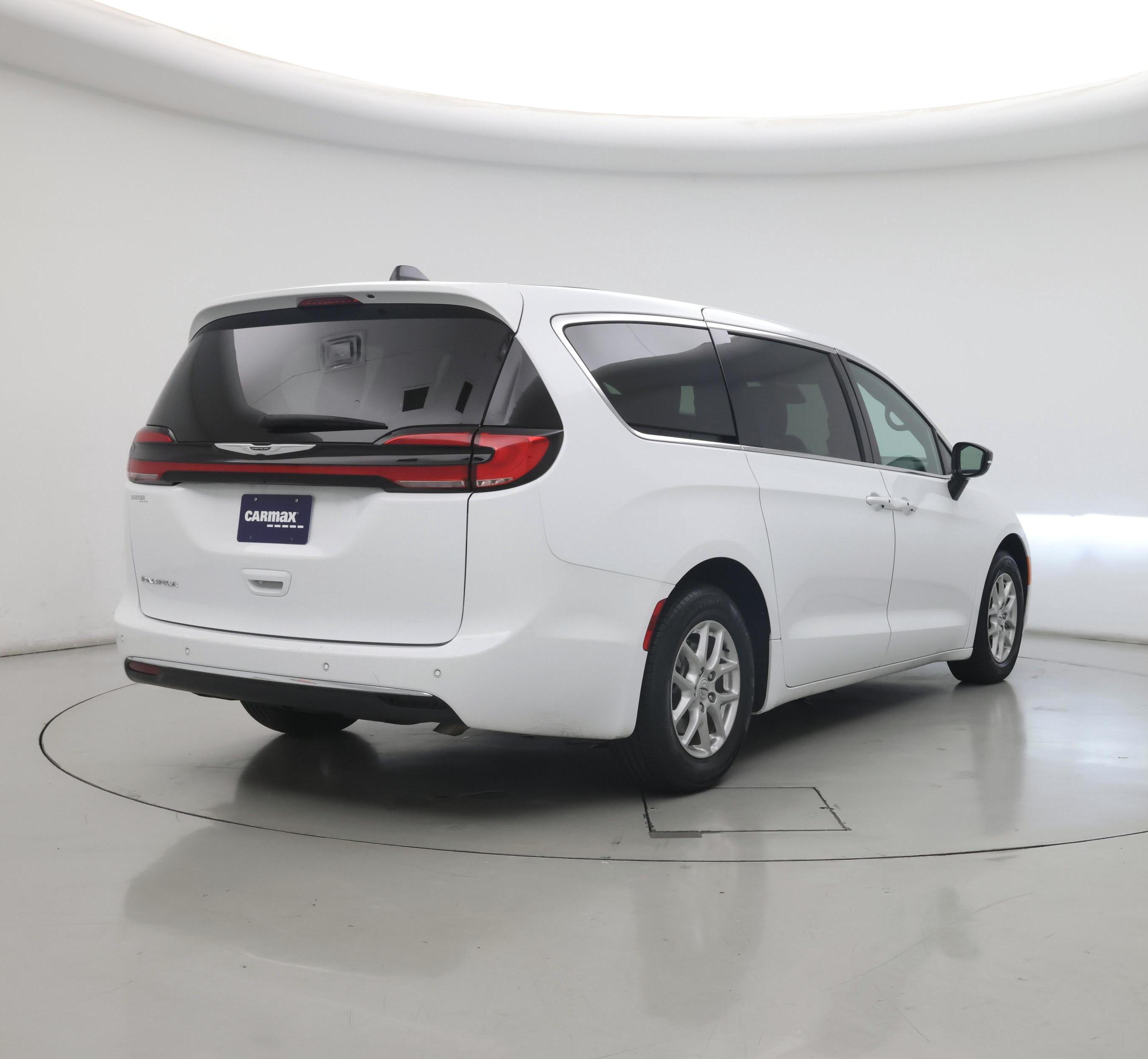 Thumbnail: 2025 Chrysler Pacifica - 8