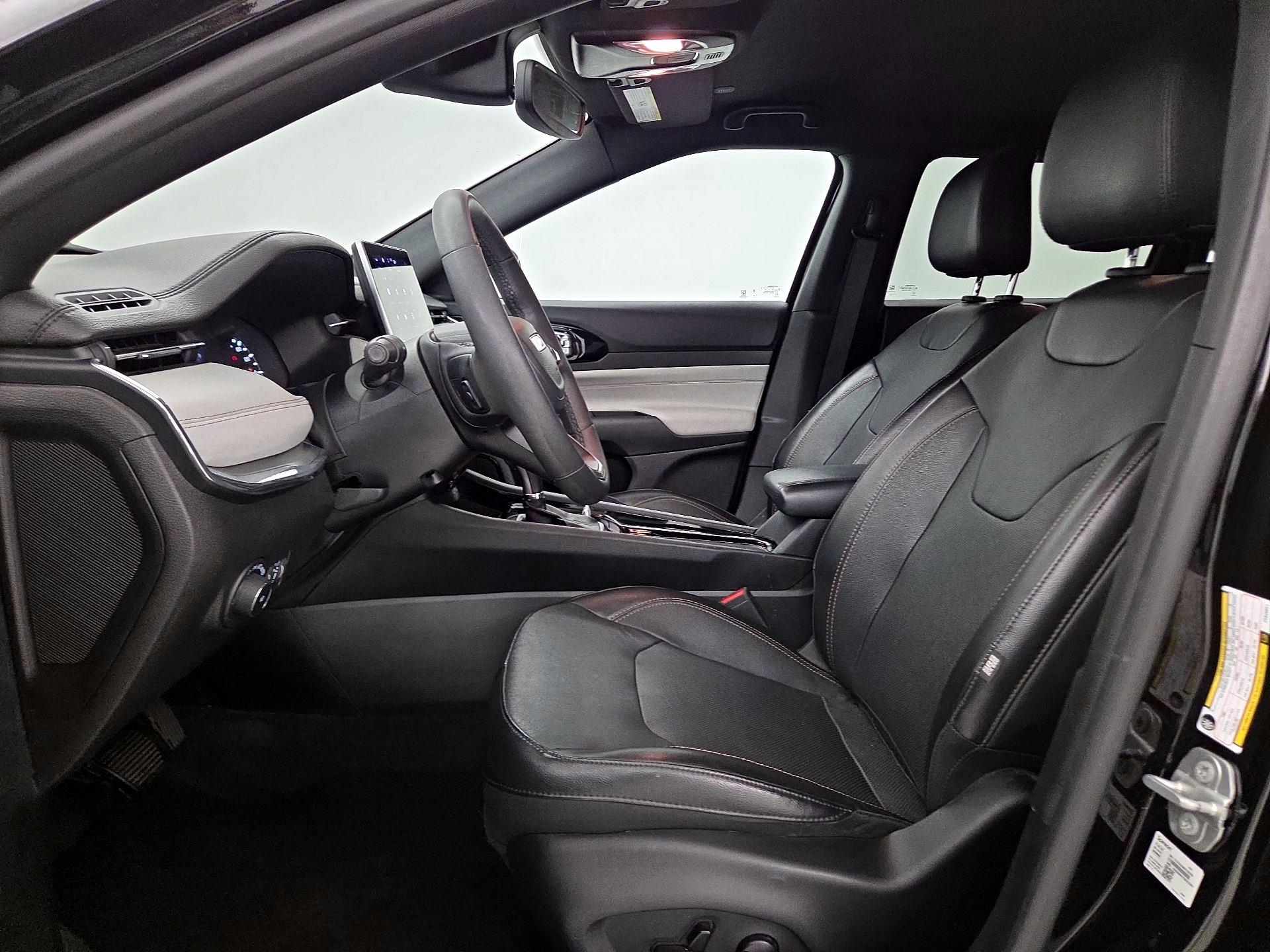 Thumbnail: 2023 Jeep Compass - 11