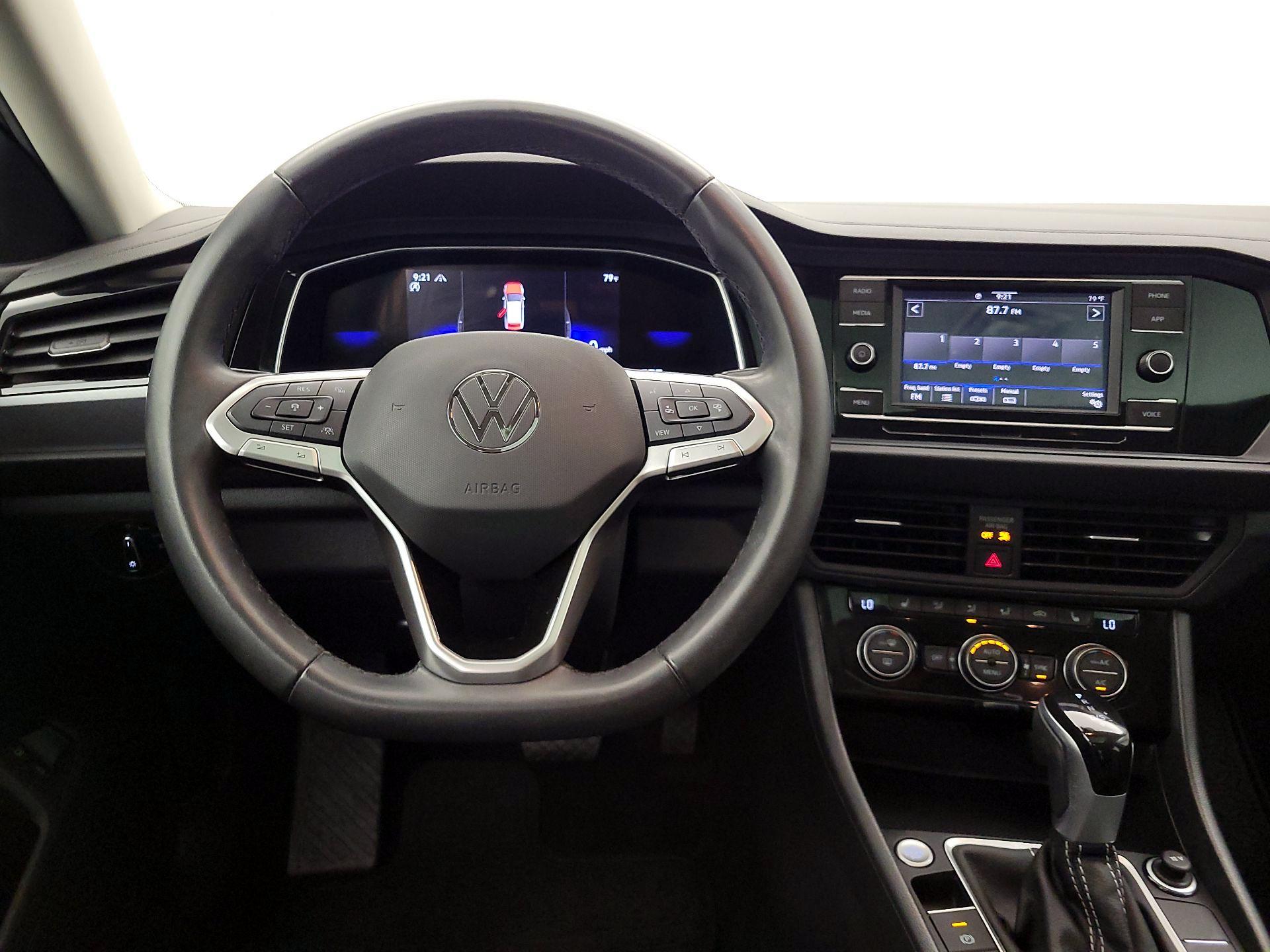 Thumbnail: 2024 Volkswagen Jetta - 10