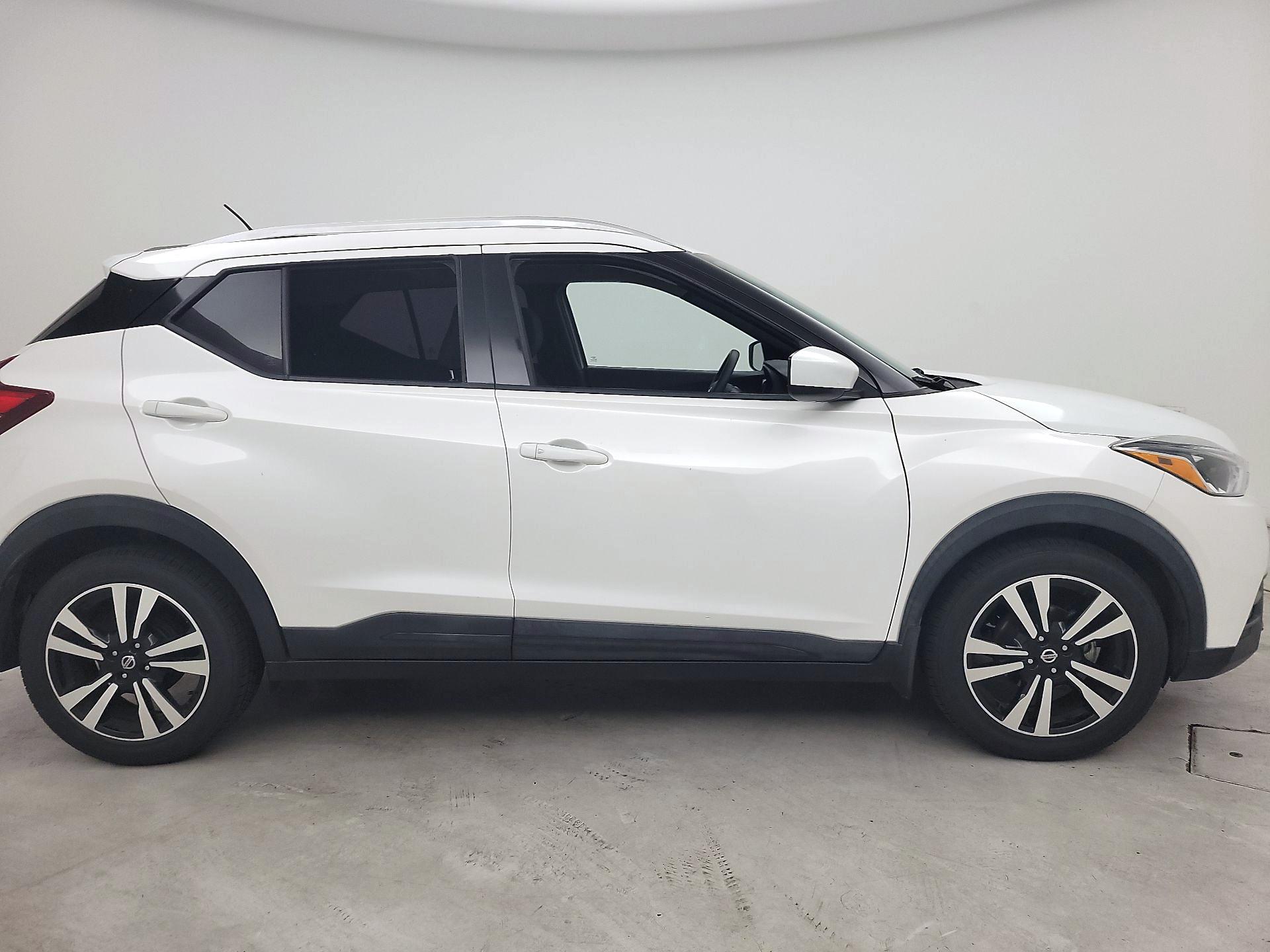 Thumbnail: 2018 Nissan Kicks - 4