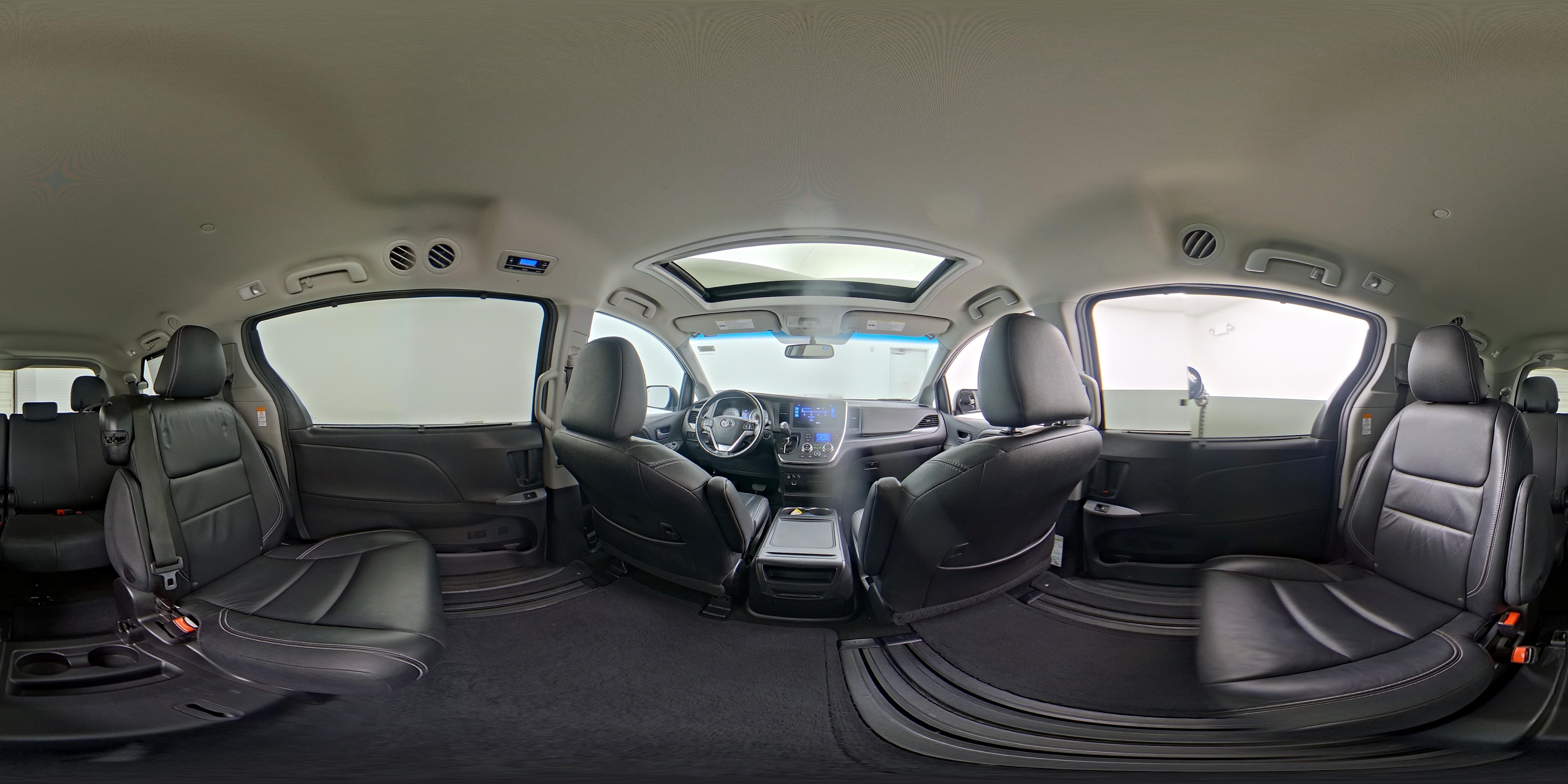 2016 Toyota Sienna SE - Photo 23