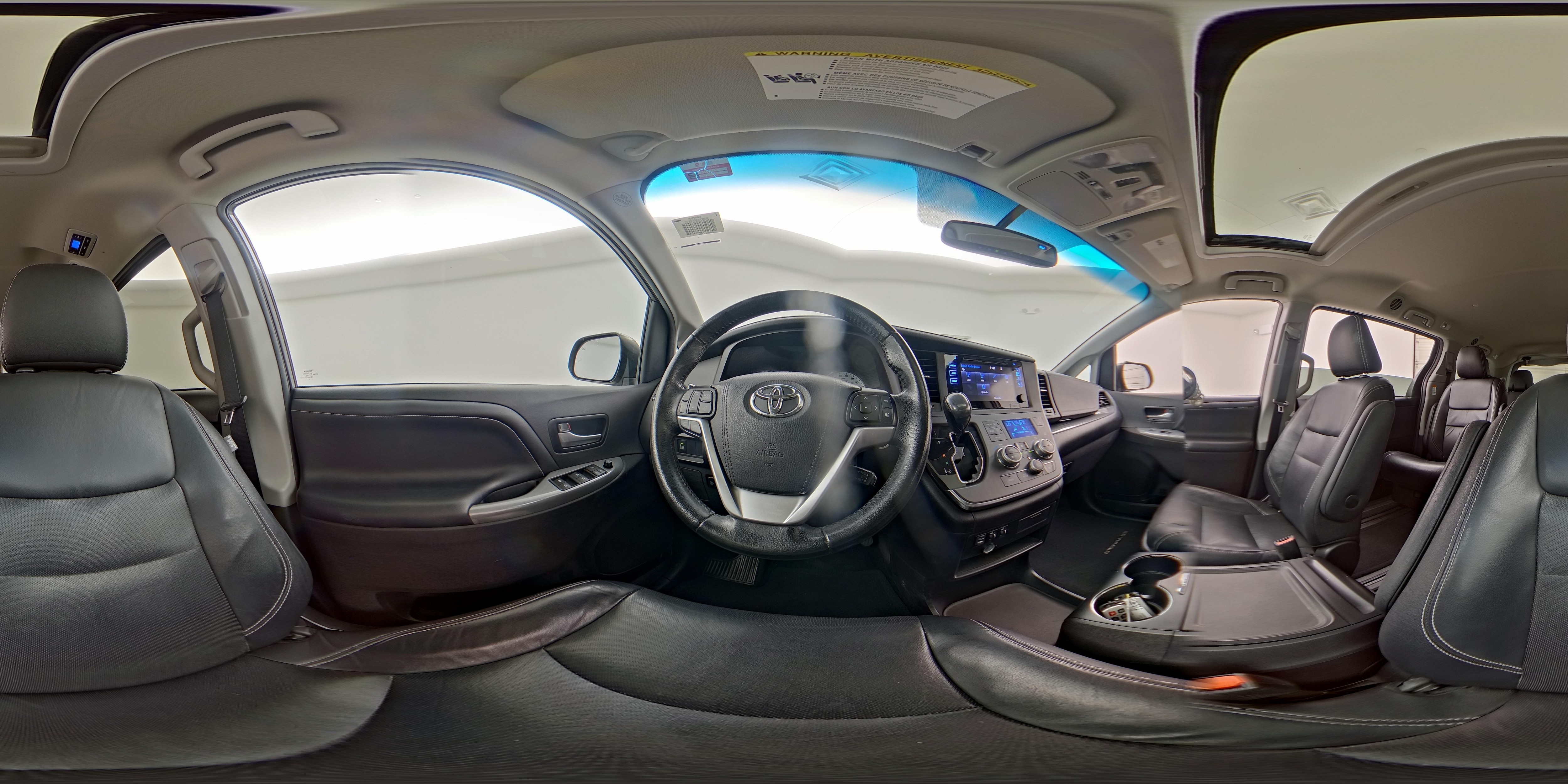 2016 Toyota Sienna SE - Photo 24