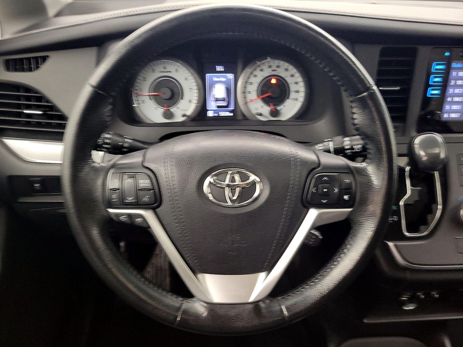 2016 Toyota Sienna SE - Photo 9