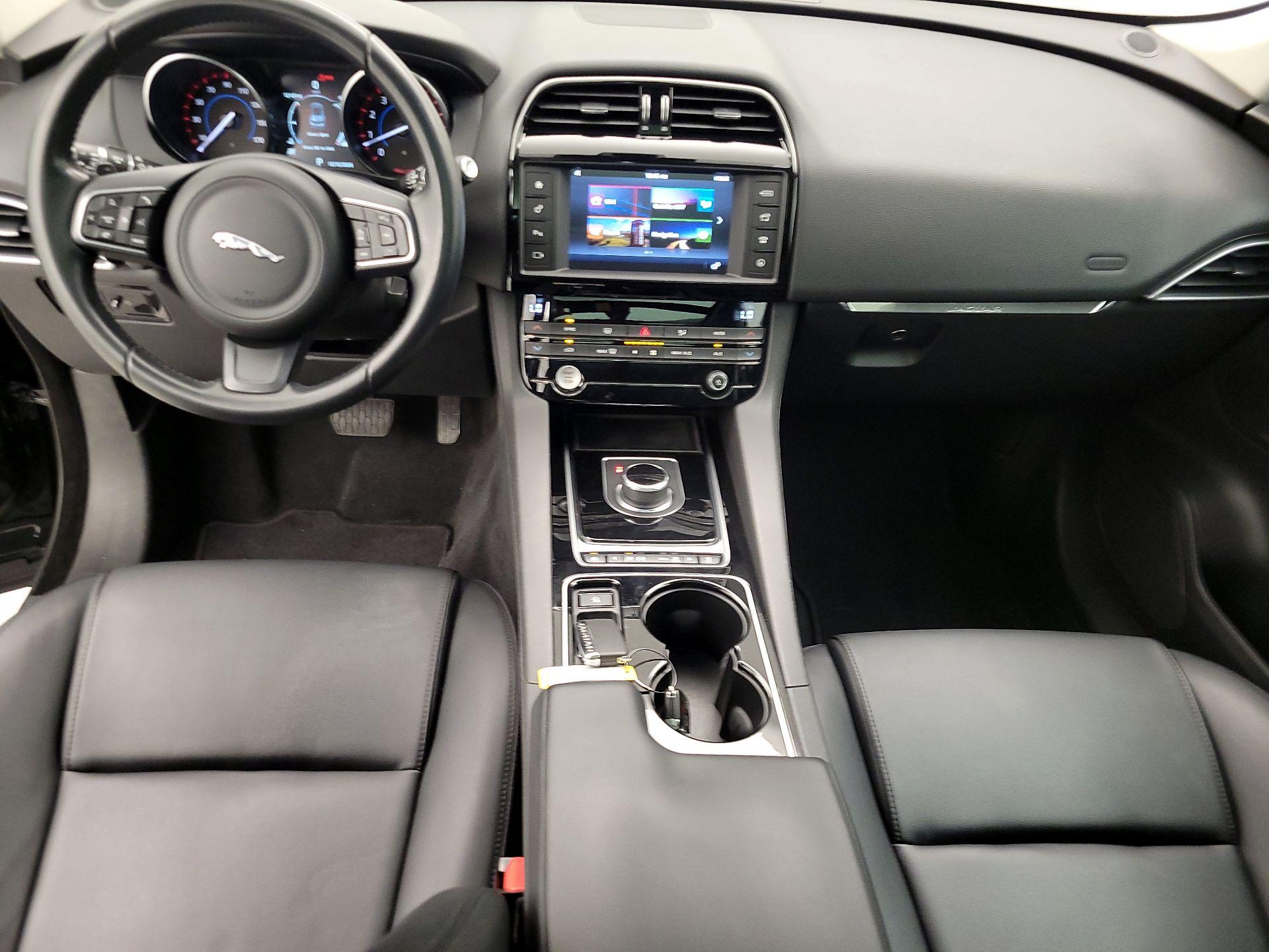 Thumbnail: 2017 Jaguar F-Pace - 9