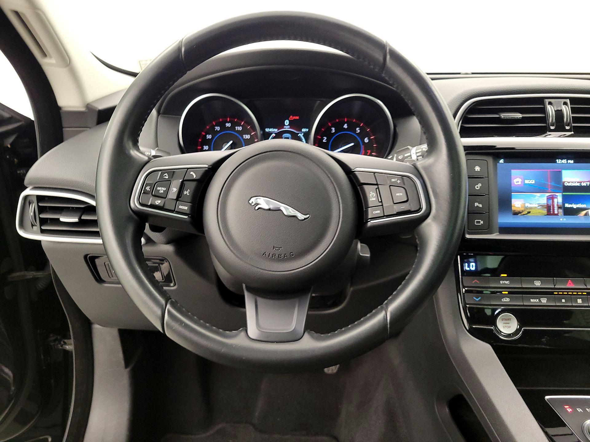 Thumbnail: 2017 Jaguar F-Pace - 10