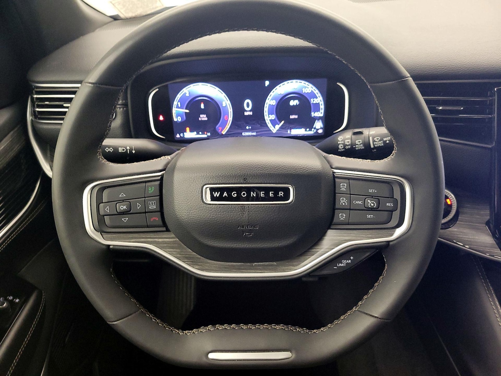 2024 Jeep Wagoneer L Series II - Photo 11